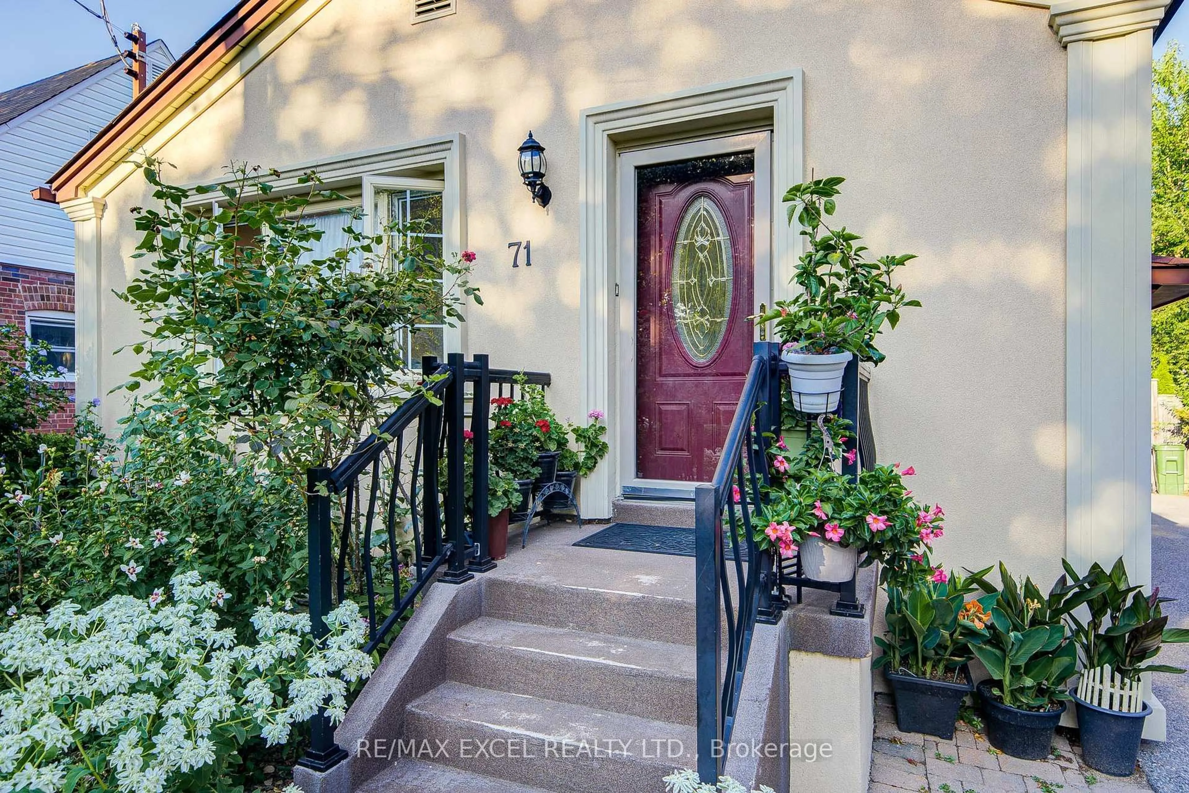 Indoor entryway for 71 Vauxhall Dr, Toronto Ontario M1P 1R1