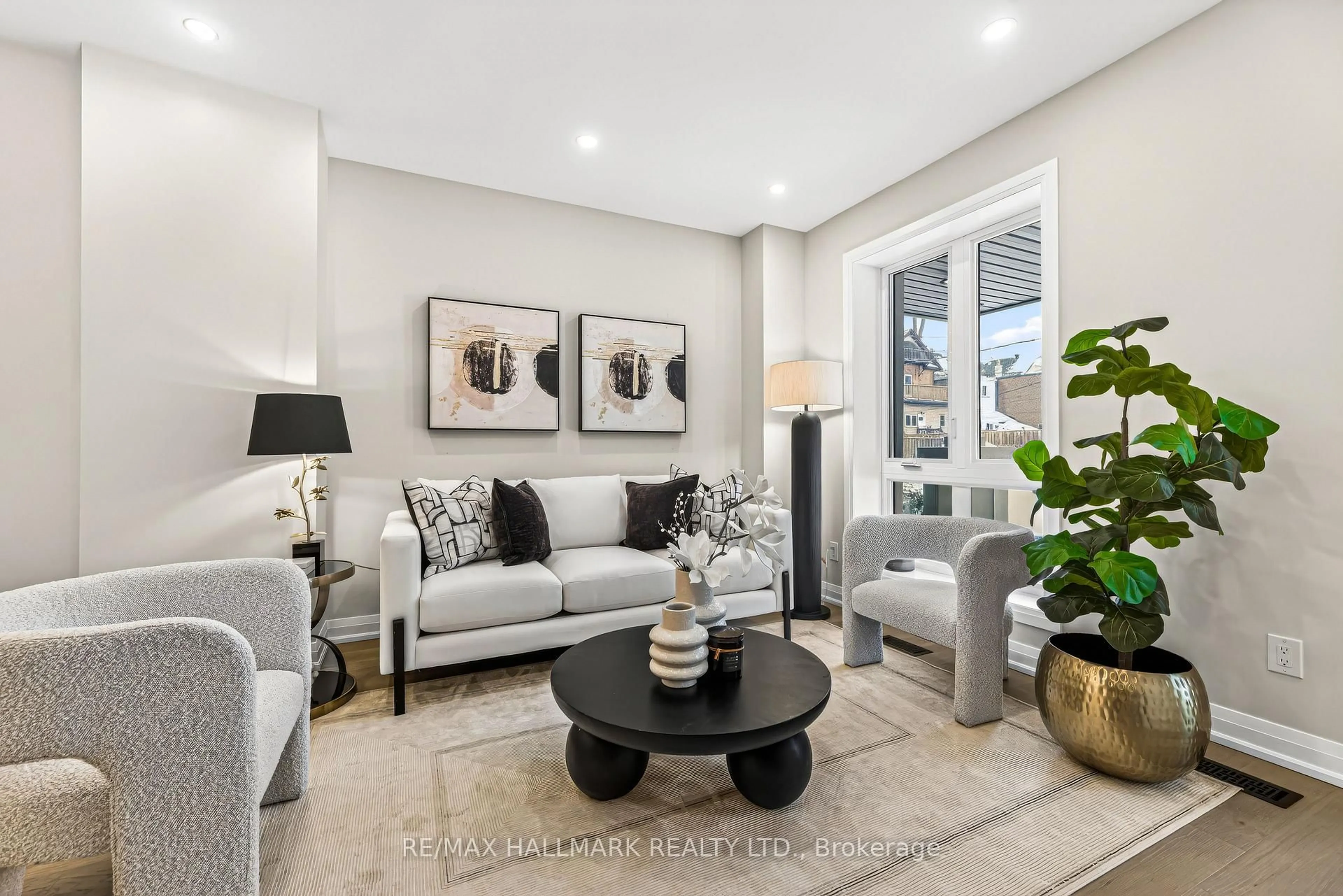 Living room with furniture, unknown for 47 Harcourt Ave, Toronto Ontario M4J 1J3