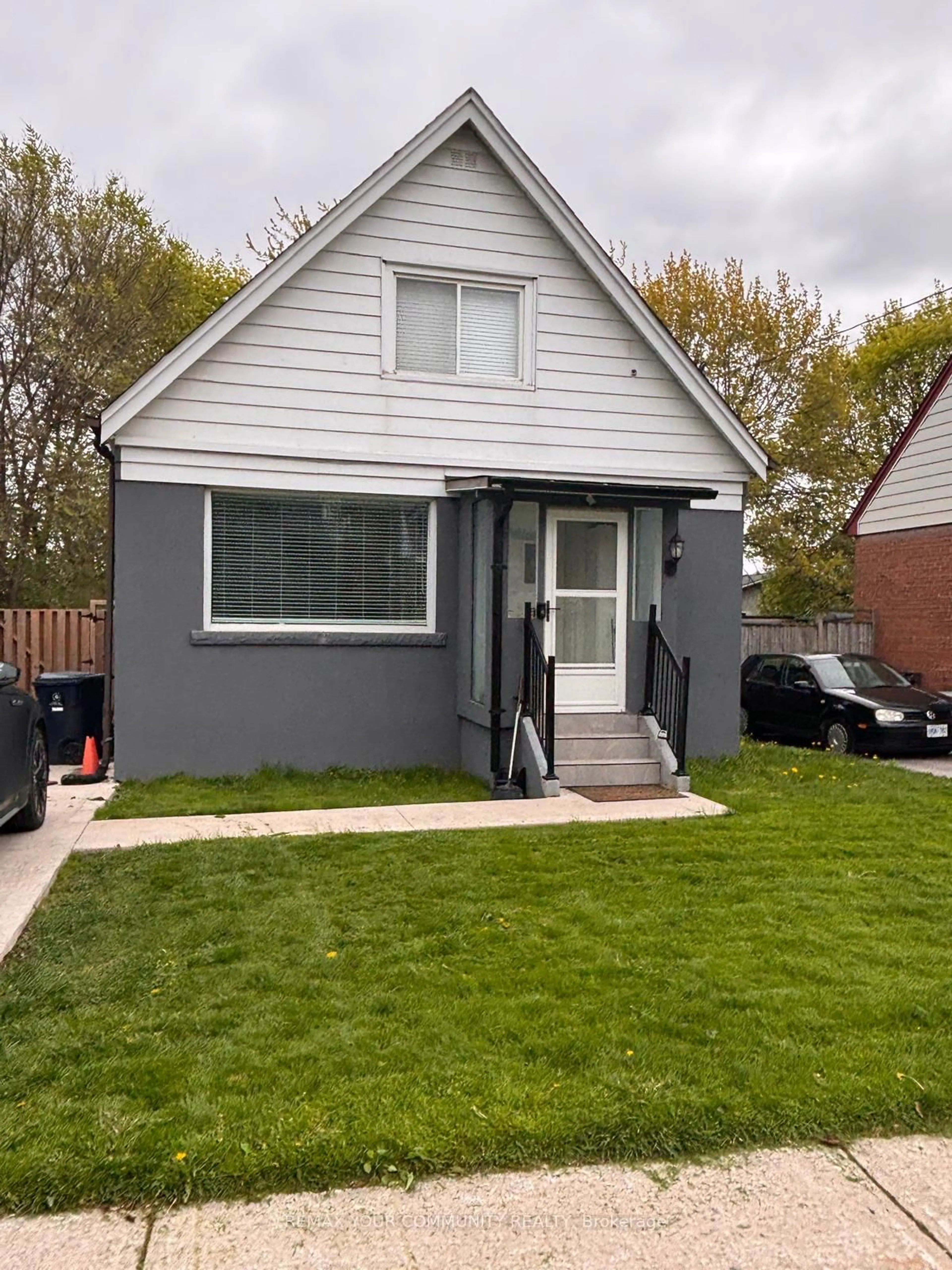 Home with vinyl exterior material, street for 43 SOUTHMEAD Rd, Toronto Ontario M1L 2H9