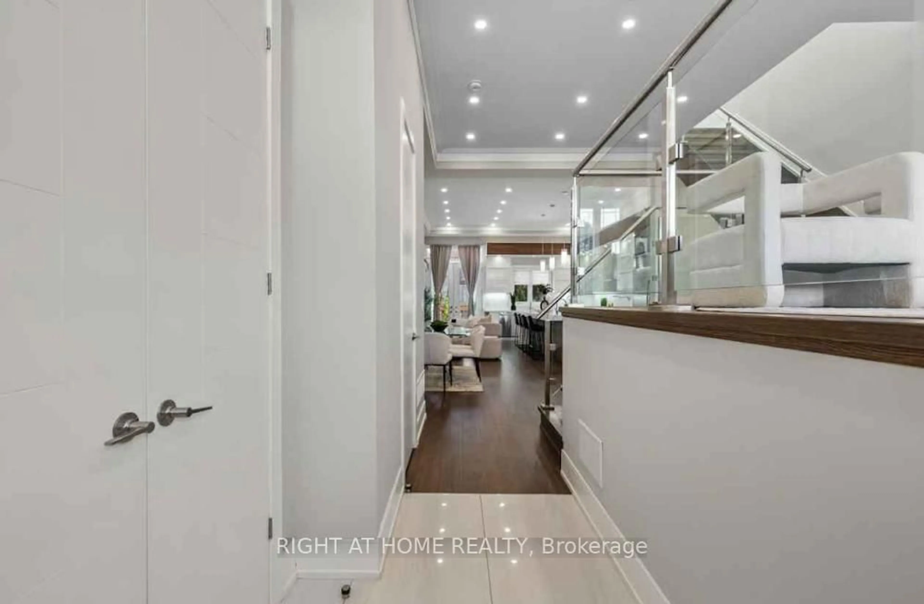 Indoor entryway for 59A Bexhill Ave, Toronto Ontario M1L 3B7