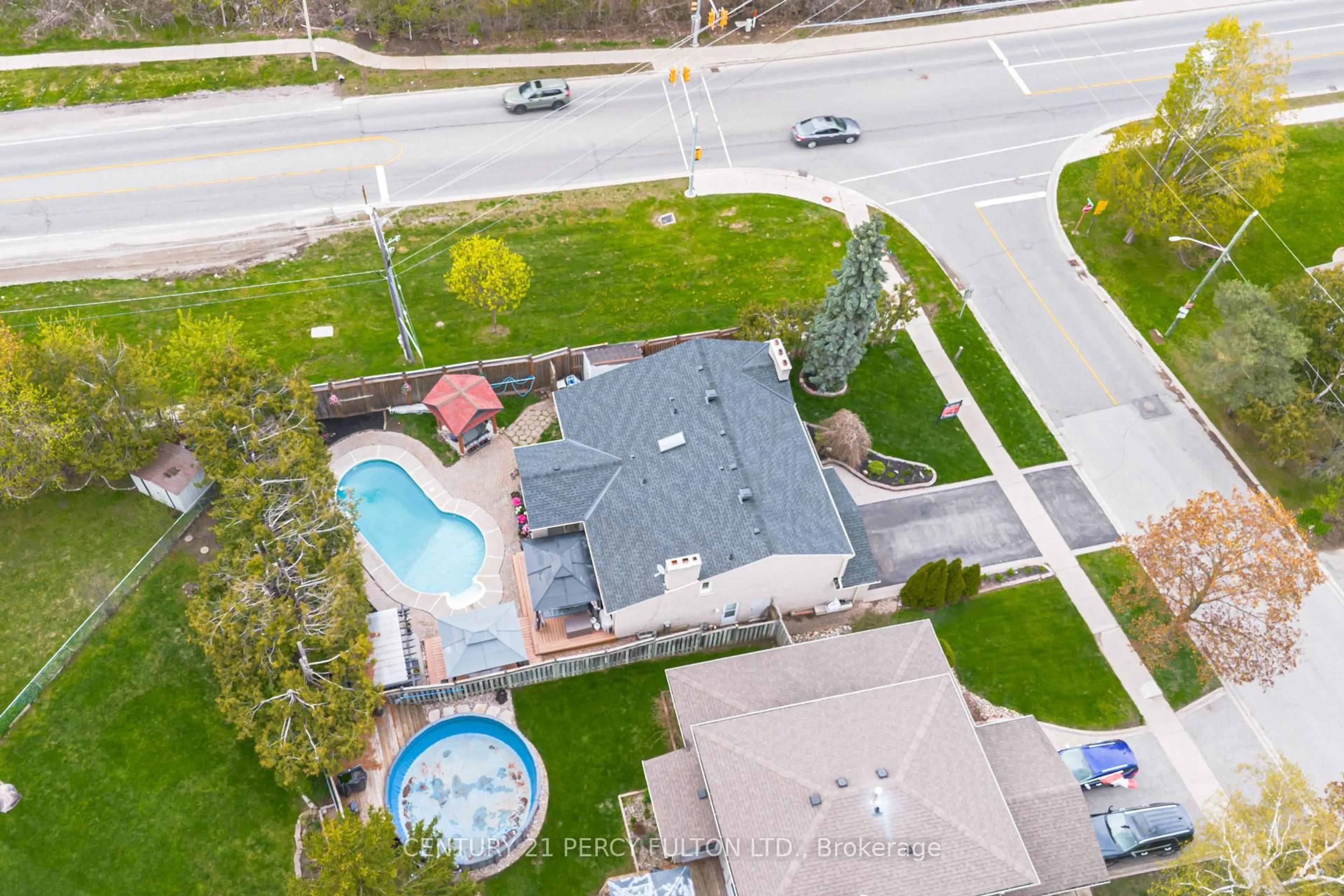 A pic from outside/outdoor area/front of a property/back of a property/a pic from drone, street for 1994 Spruce Hill Rd, Pickering Ontario L1V 3N8