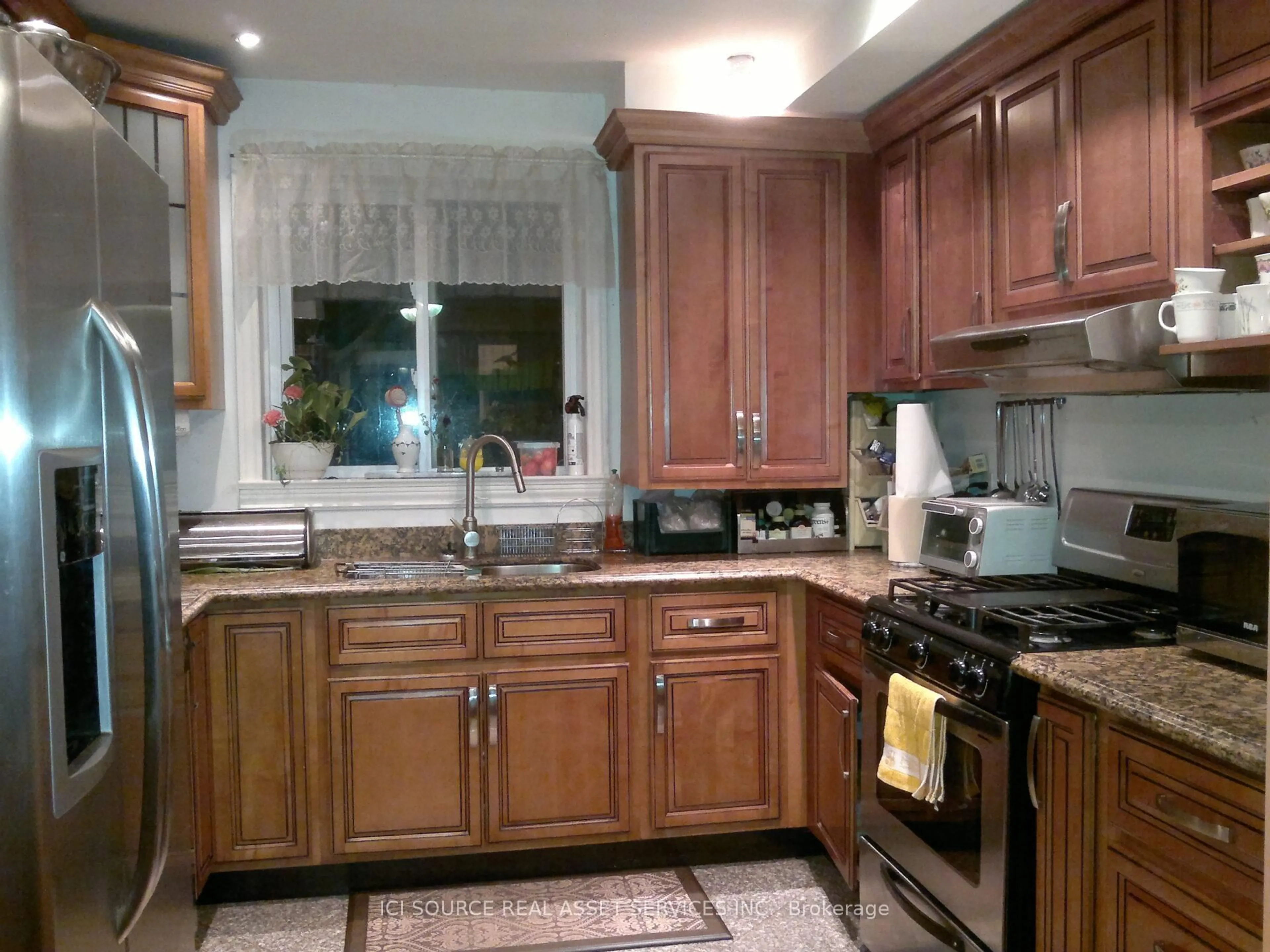 Standard kitchen, unknown for 43 Ridgemoor Ave, Toronto Ontario M1N 1M5
