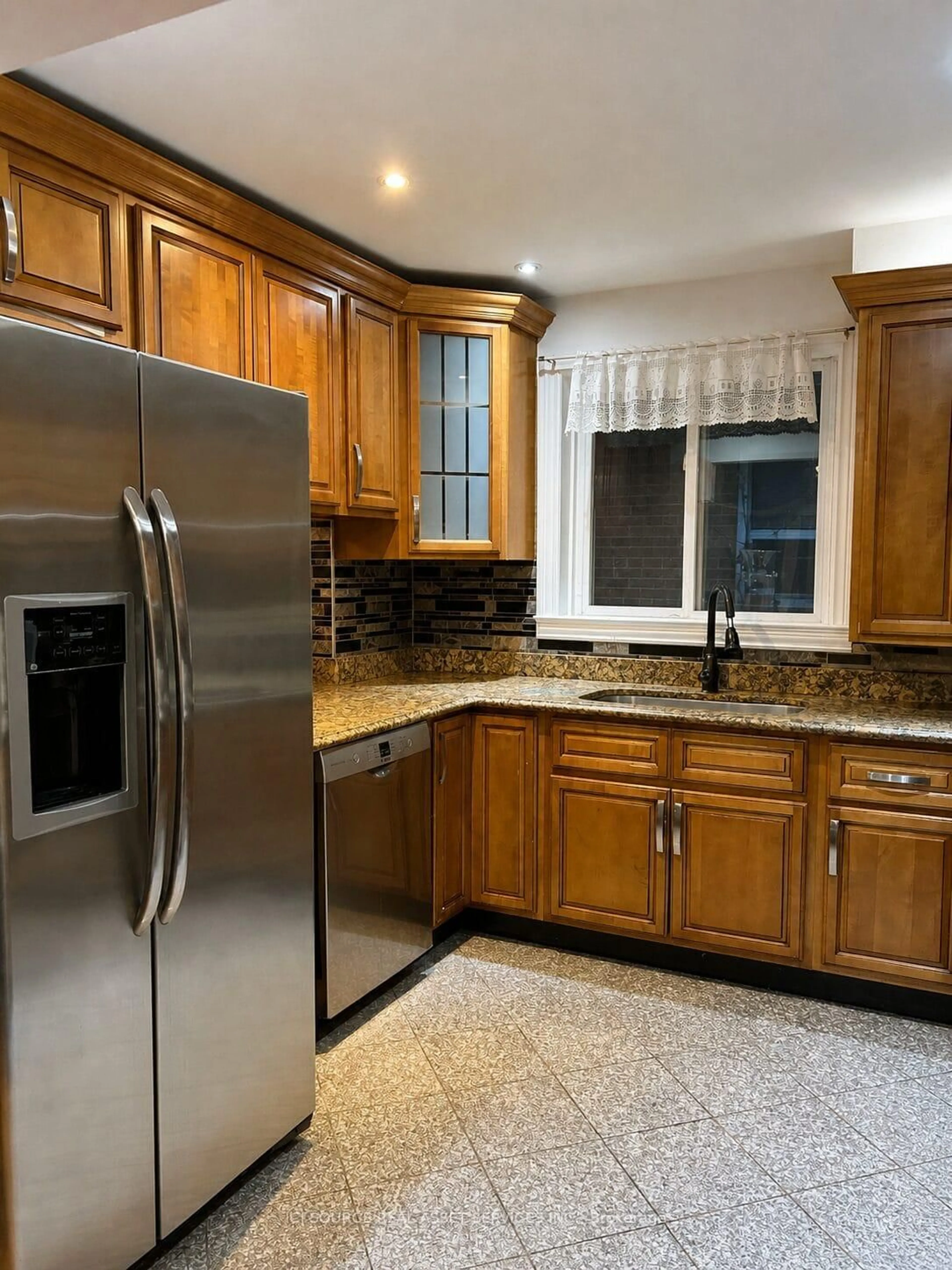Standard kitchen, ceramic/tile floor for 43 Ridgemoor Ave, Toronto Ontario M1N 1M5