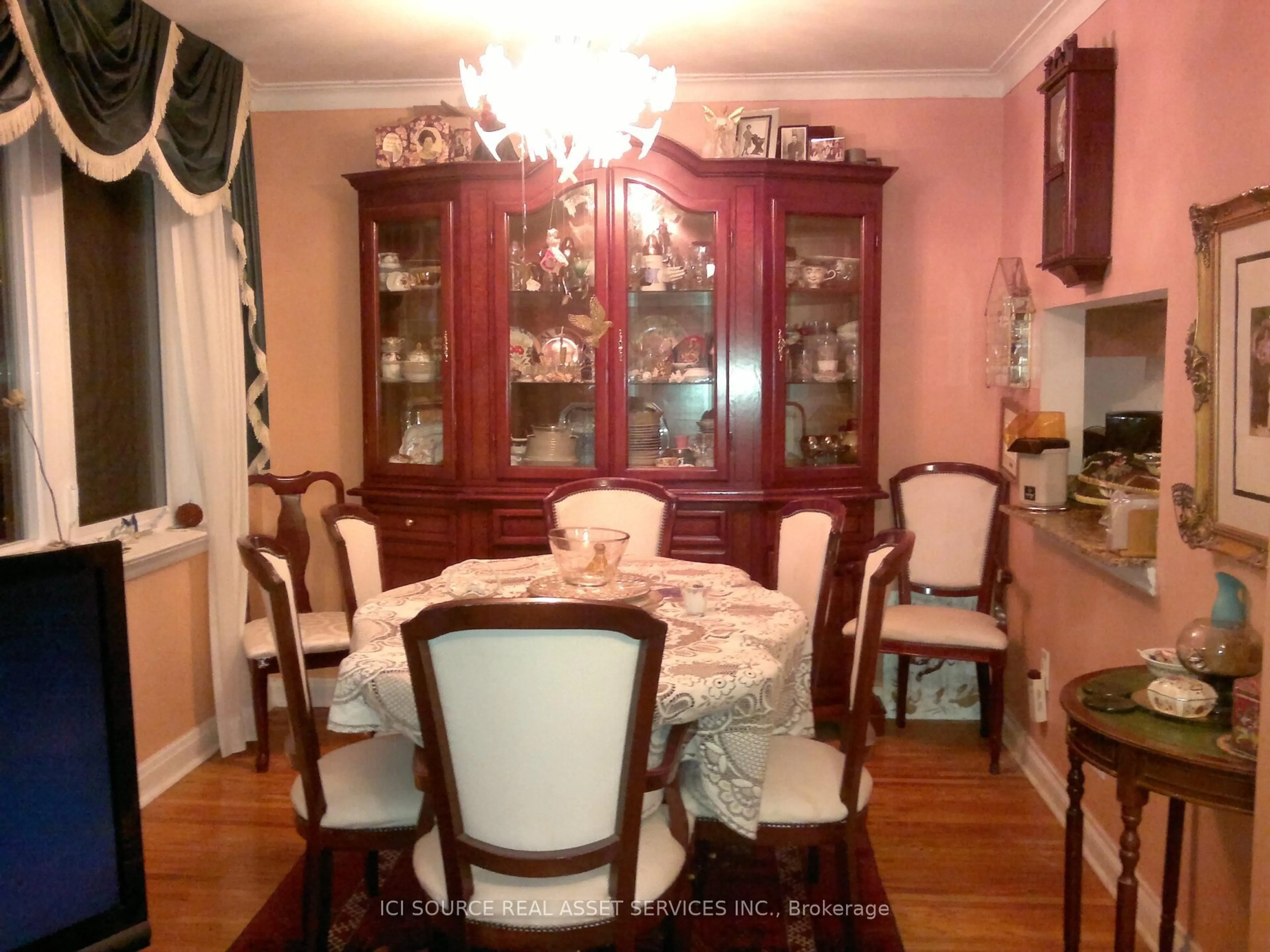 Dining room, wood/laminate floor for 43 Ridgemoor Ave, Toronto Ontario M1N 1M5