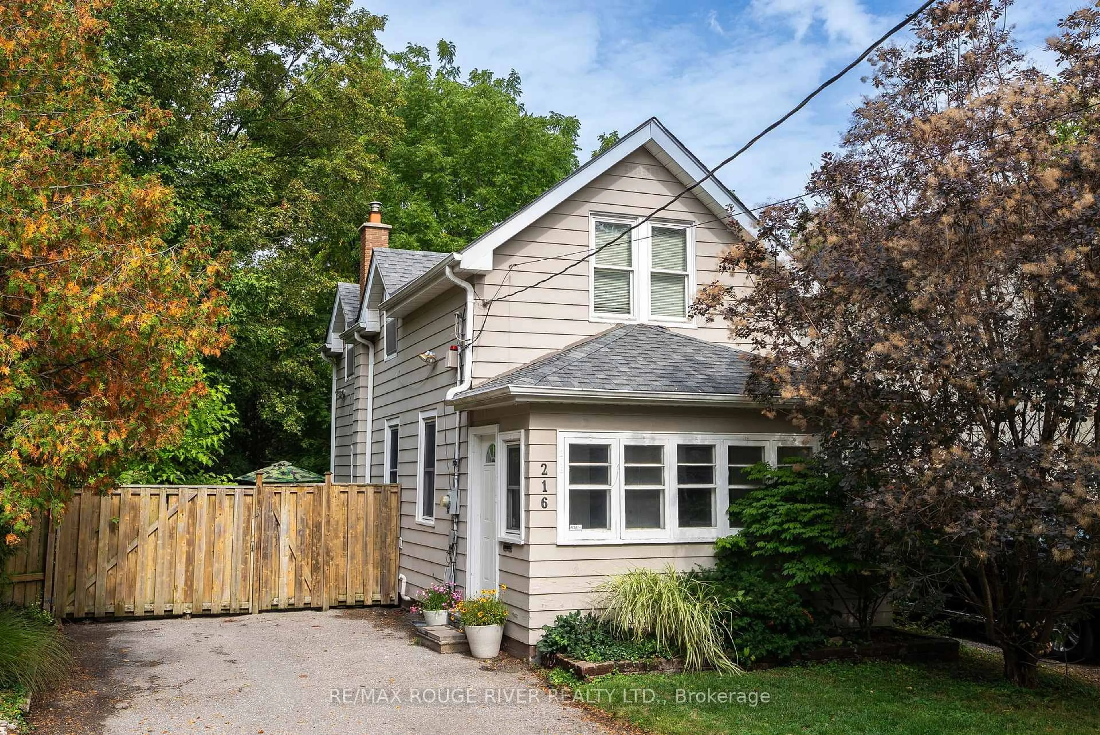 Unknown for 216 Burns St, Whitby Ontario L1N 1J9