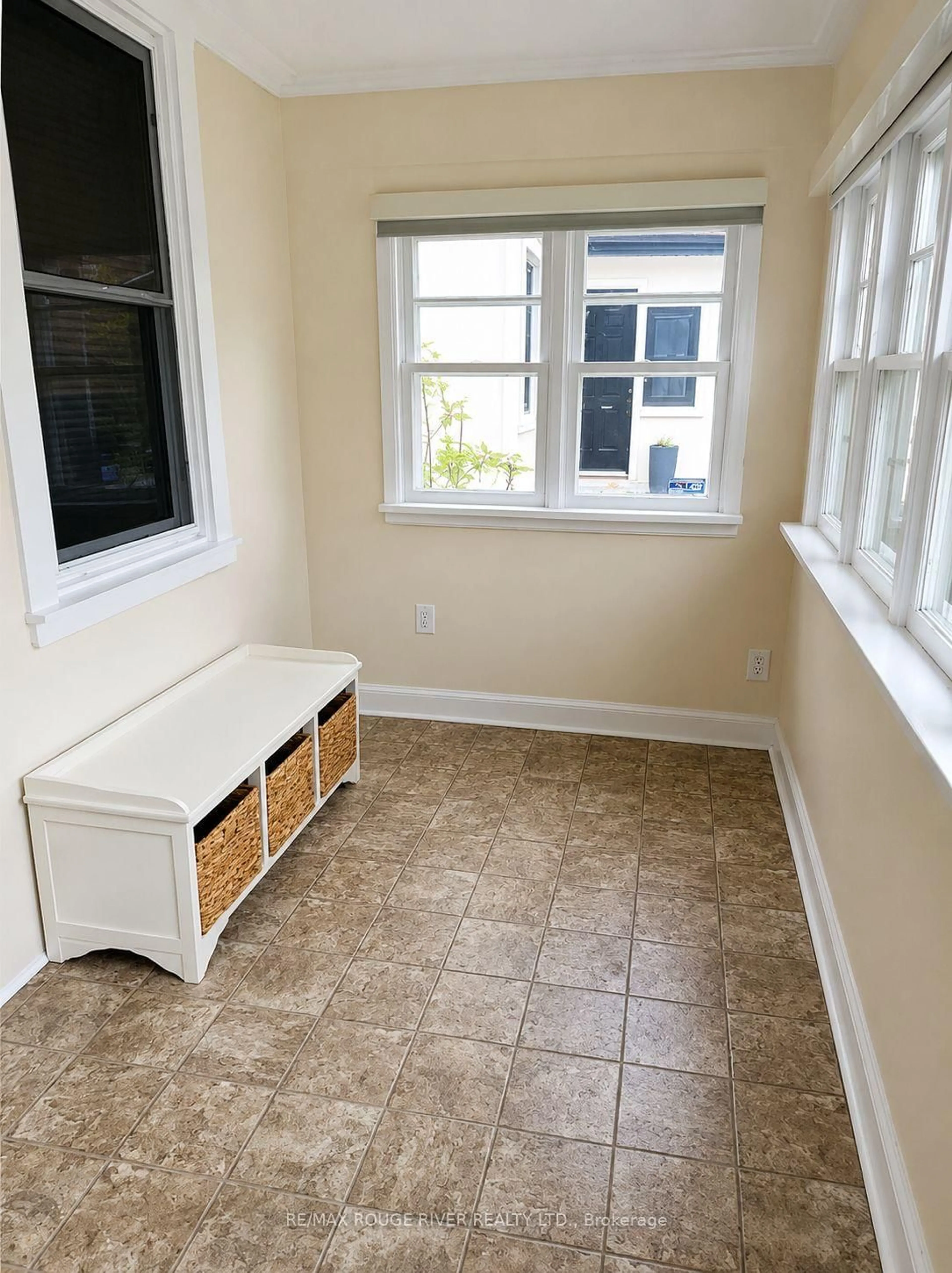 A pic of a room for 216 Burns St, Whitby Ontario L1N 1J9