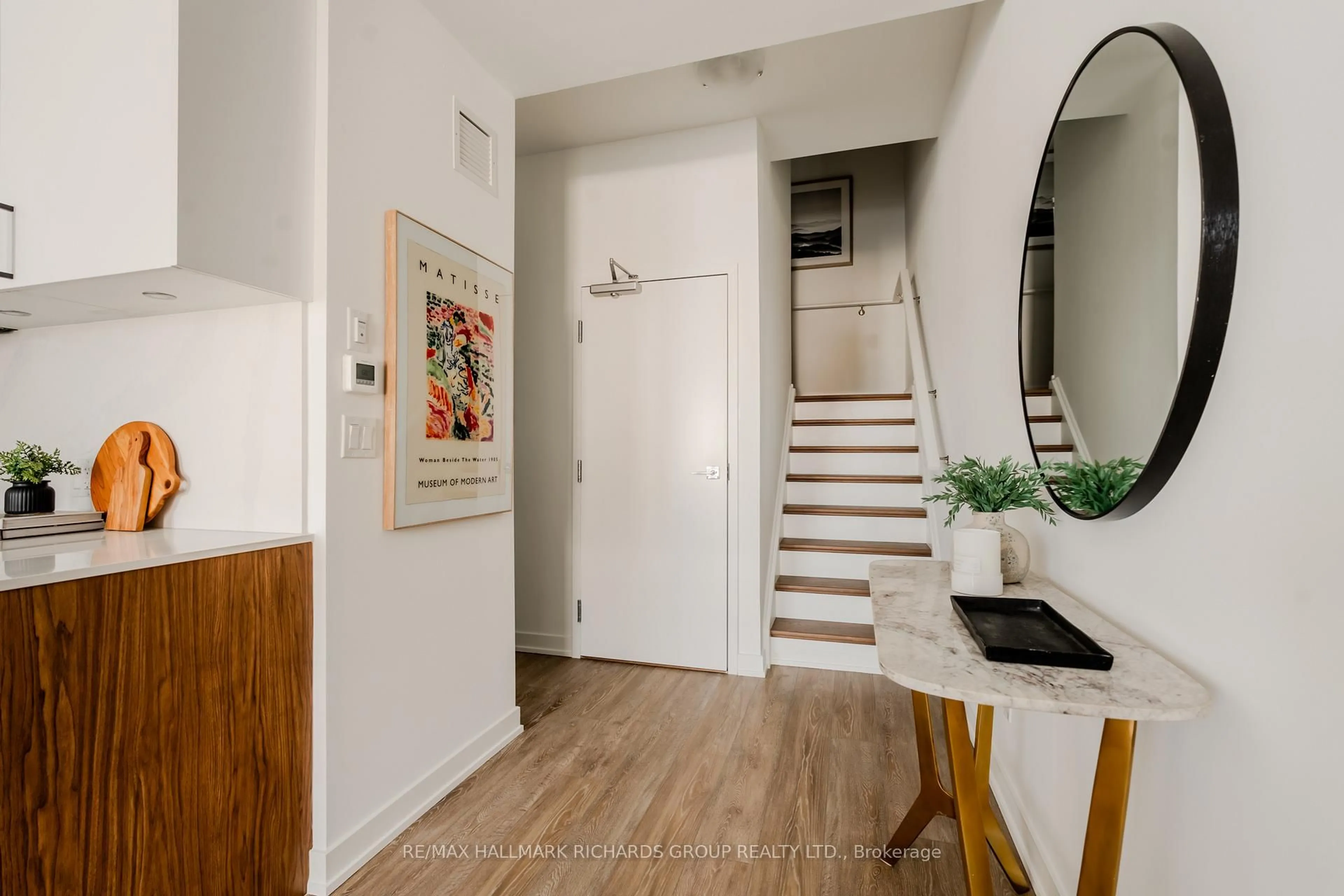 Indoor entryway for 35 Birchcliff Ave #35, Toronto Ontario M1N 3C5