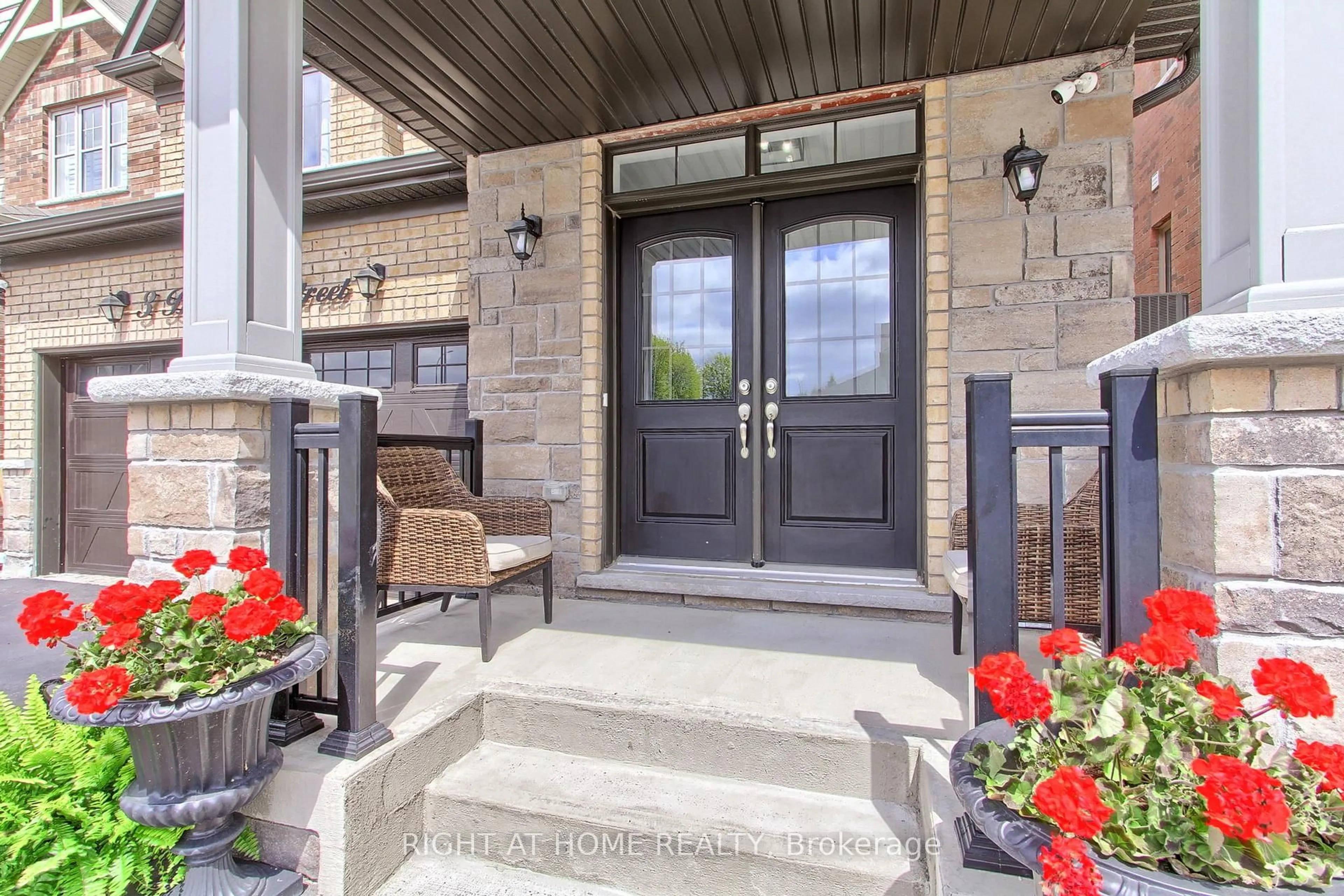 Indoor entryway for 3 Bremner St, Whitby Ontario L1R 1W5