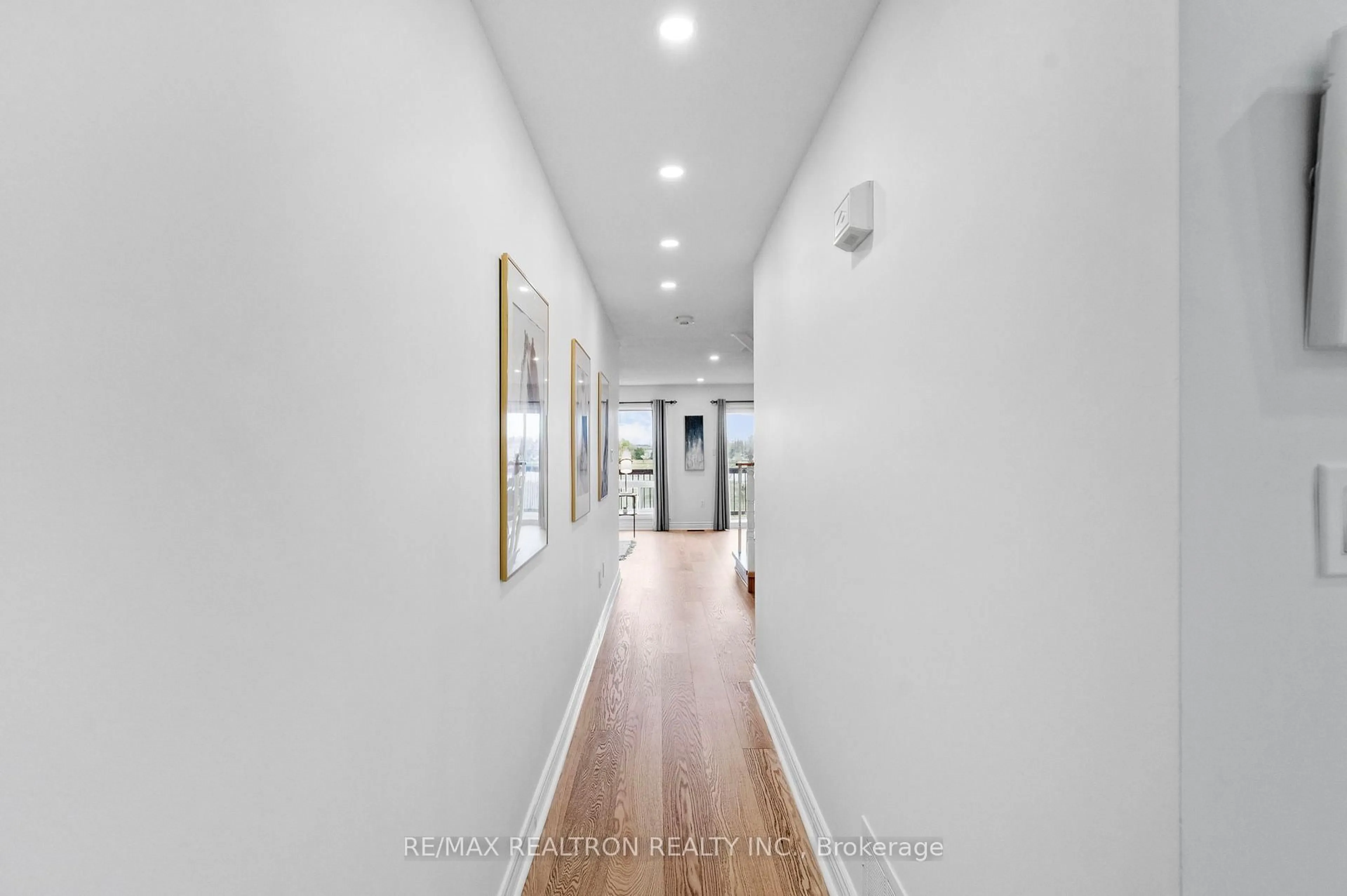 Indoor foyer for 49 Torr Lane, Ajax Ontario L1S 7N1