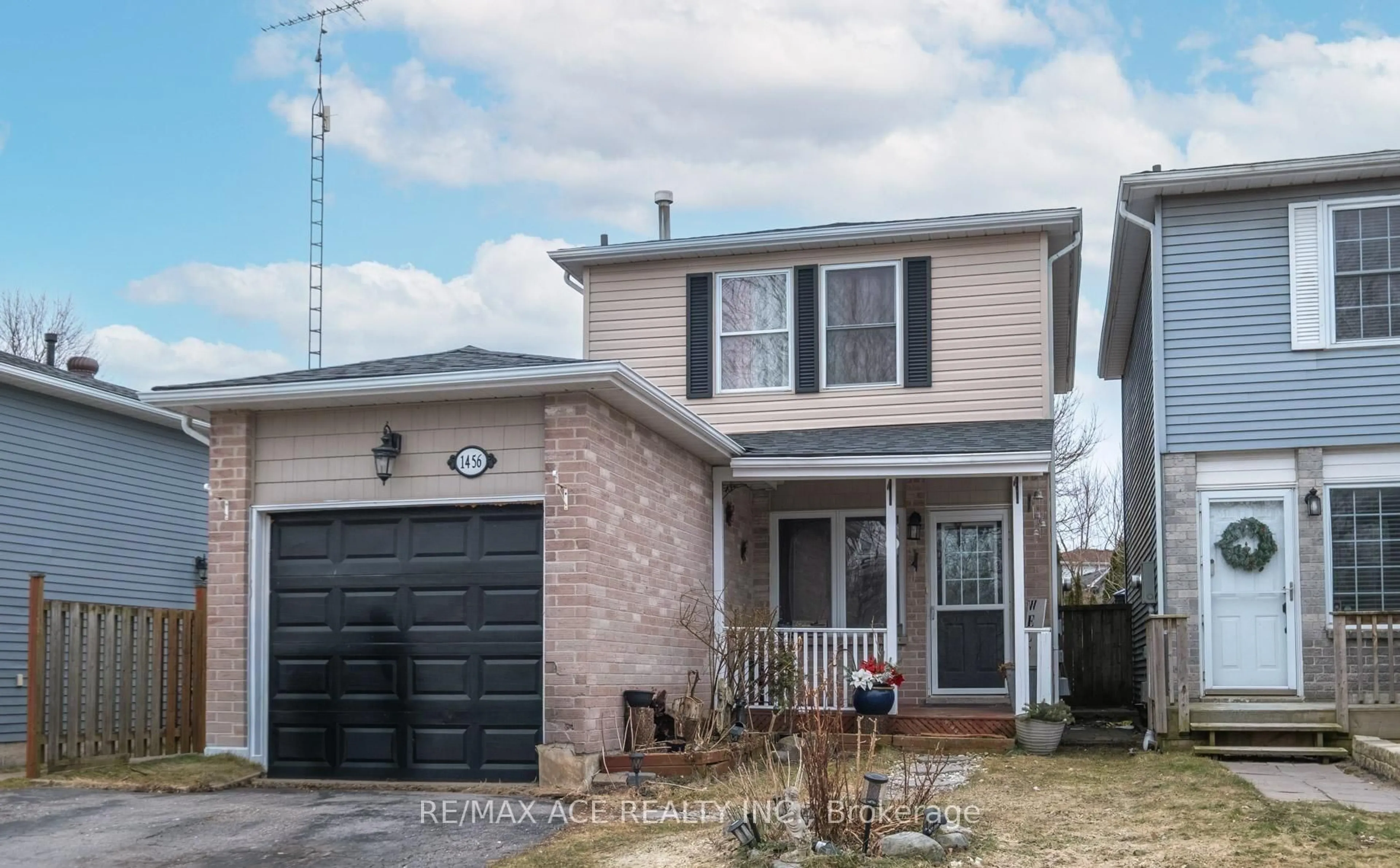 Home with vinyl exterior material, street for 1456 Valley Dr, Oshawa Ontario L1J 7Z3