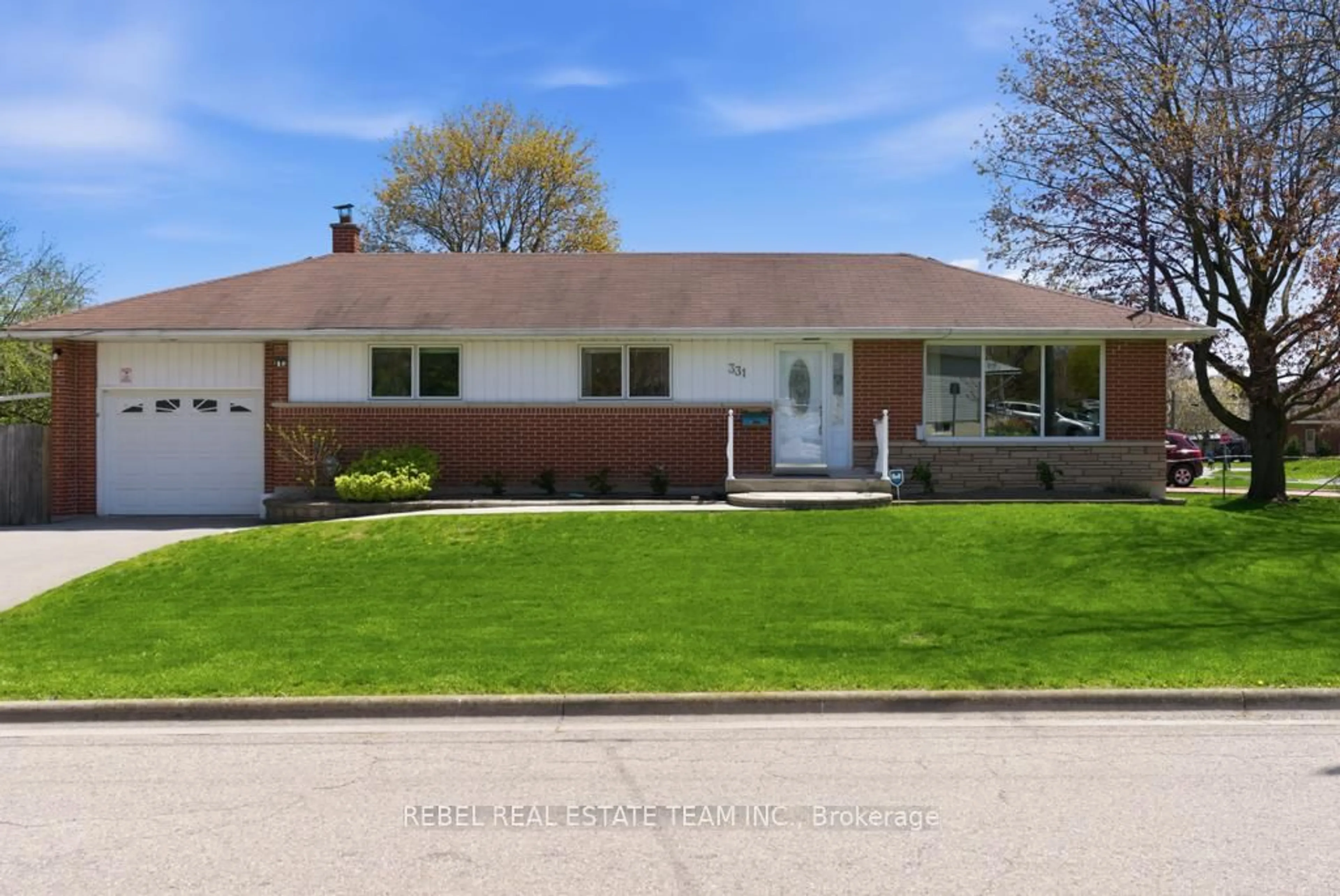 Home with brick exterior material, street for 331 Walmer Rd, Oshawa Ontario L1J 2Z6