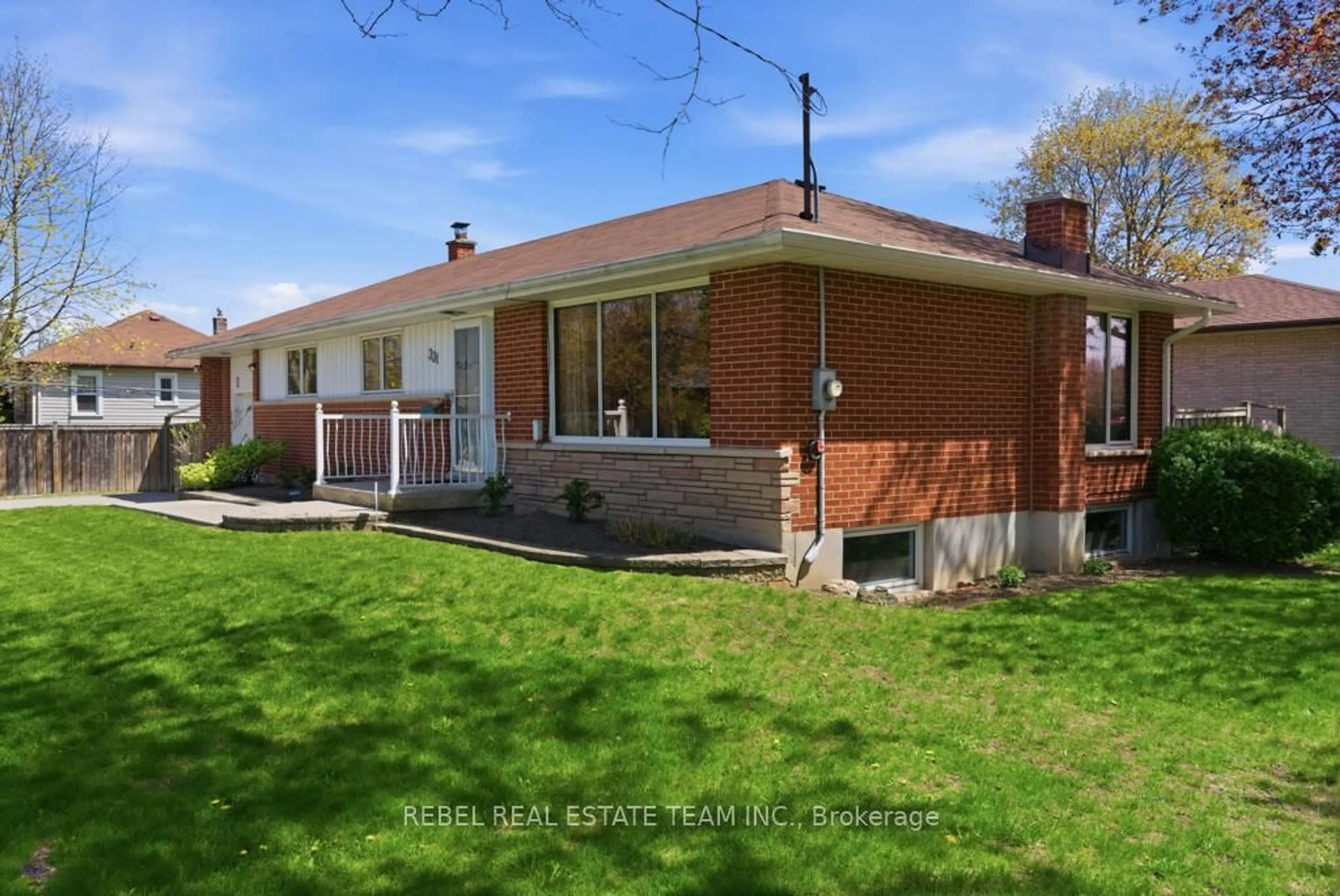 Home with brick exterior material, street for 331 Walmer Rd, Oshawa Ontario L1J 2Z6