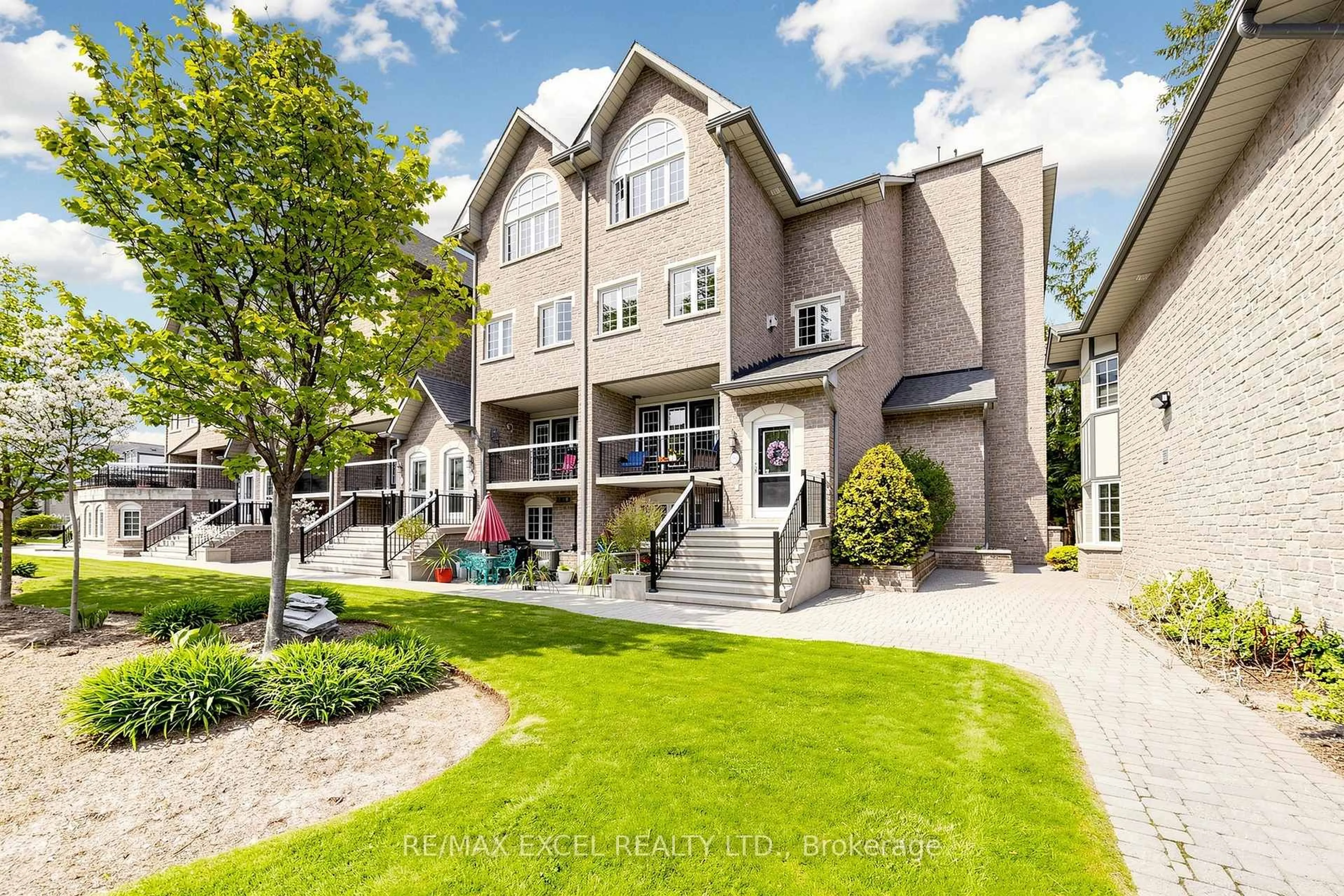 Unknown for 1995 Royal Rd #206, Pickering Ontario L1V 6V9
