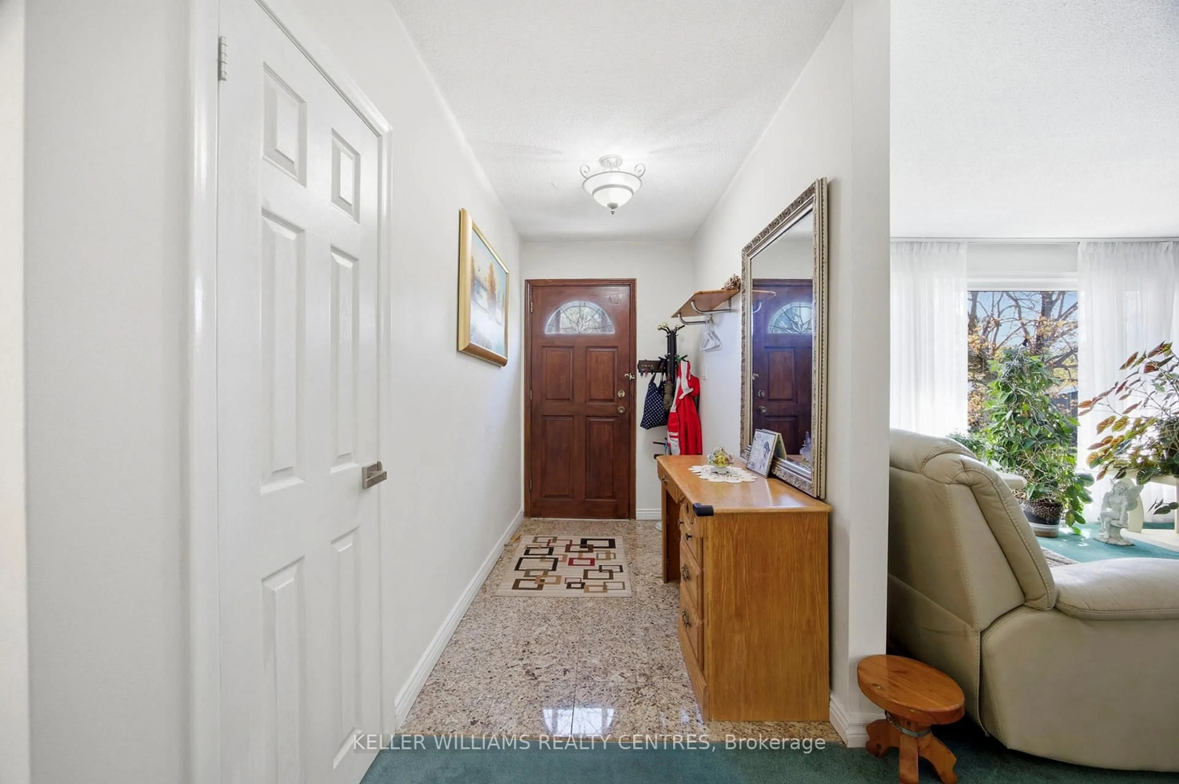 Indoor entryway for 30 Bendale Blvd, Toronto Ontario M1J 2B3