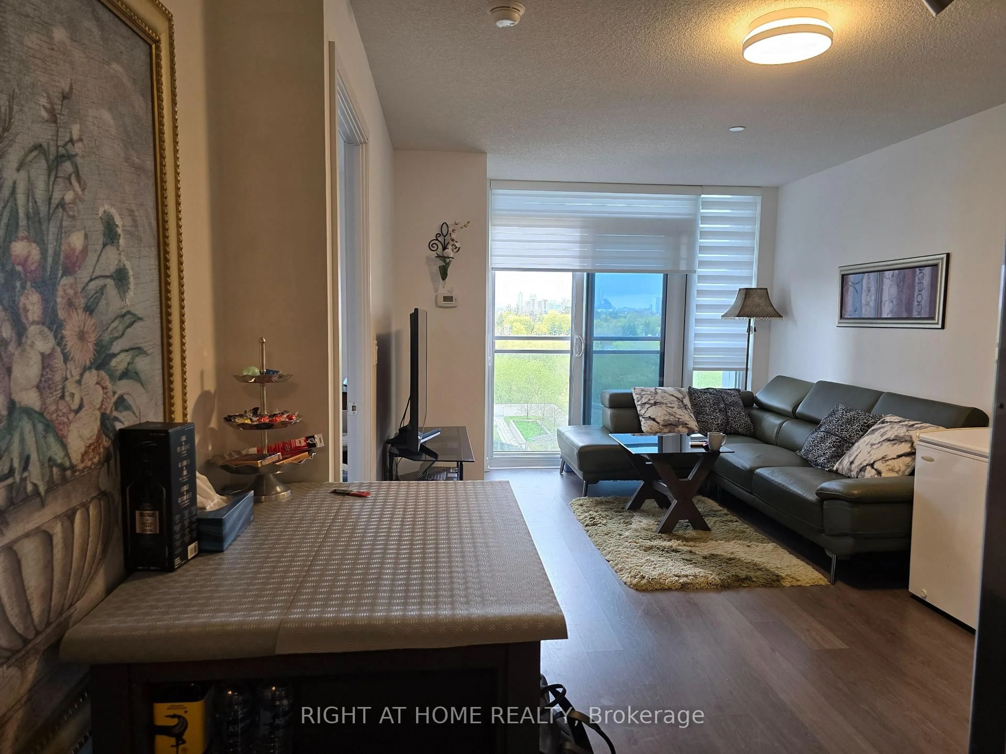 A pic of a room for 255 Village Green Sq #606, Toronto Ontario M1S 0L3