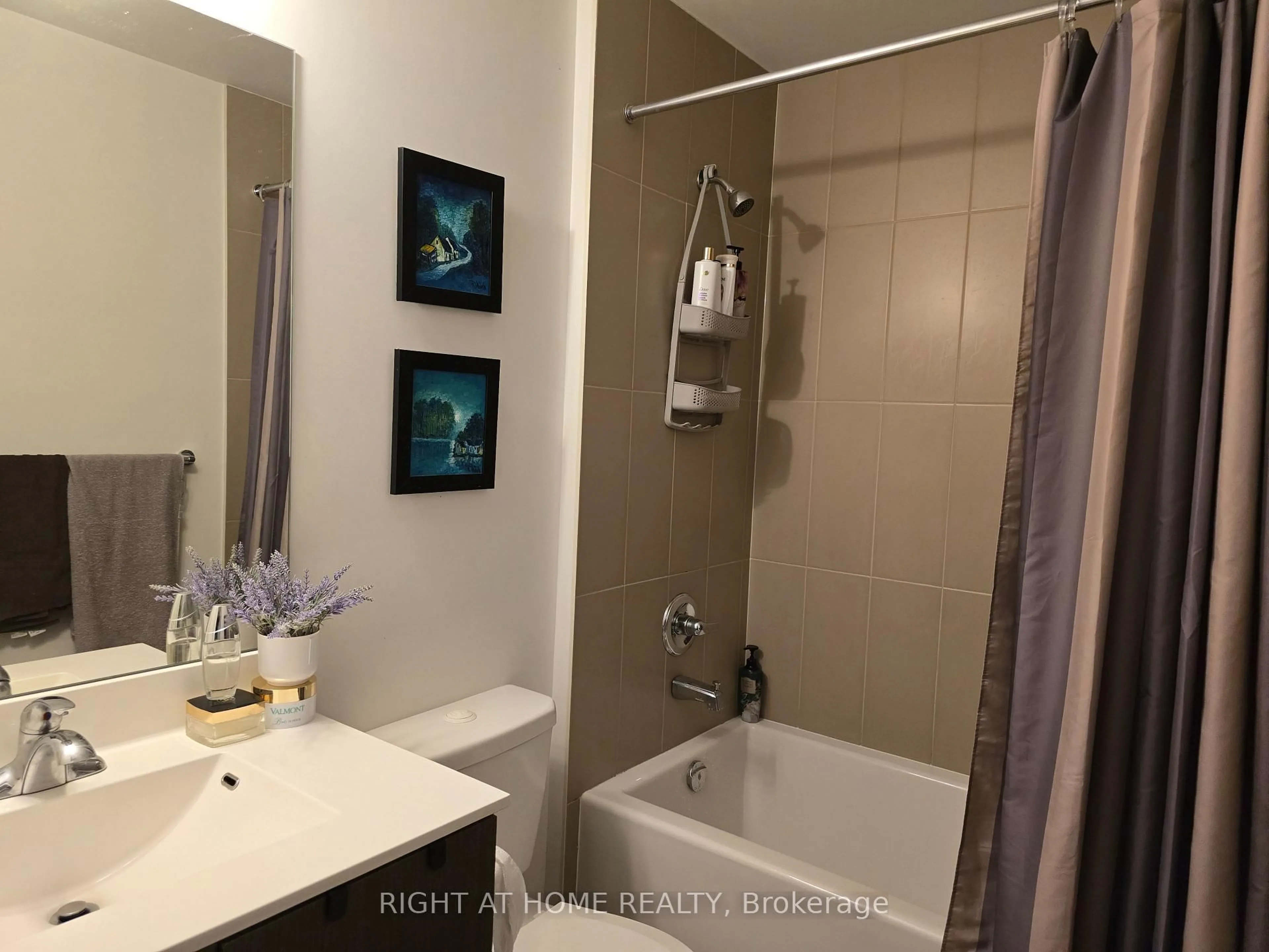 Standard bathroom, ceramic/tile floor for 255 Village Green Sq #606, Toronto Ontario M1S 0L3