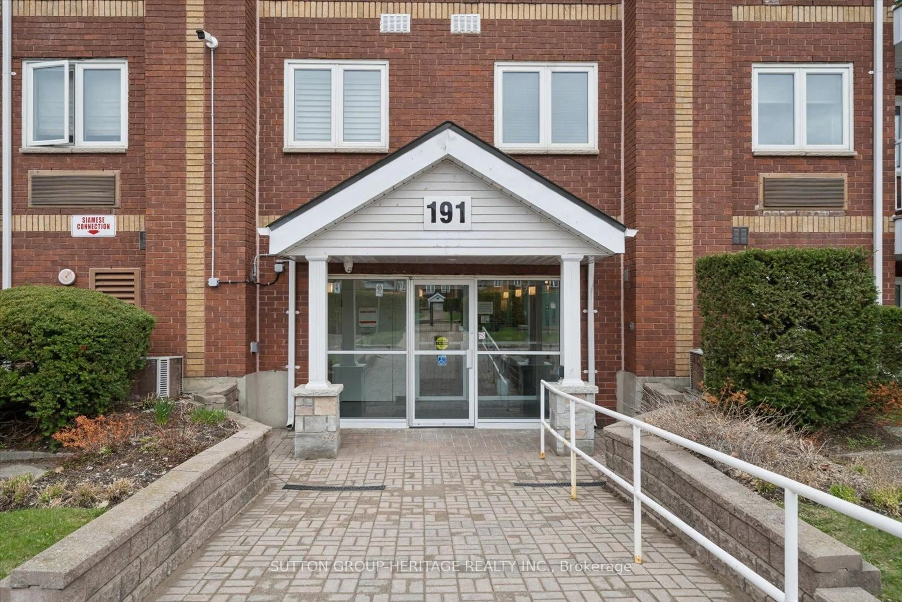 Indoor foyer for 191 Lake Driveway #414, Ajax Ontario L1S 7H9