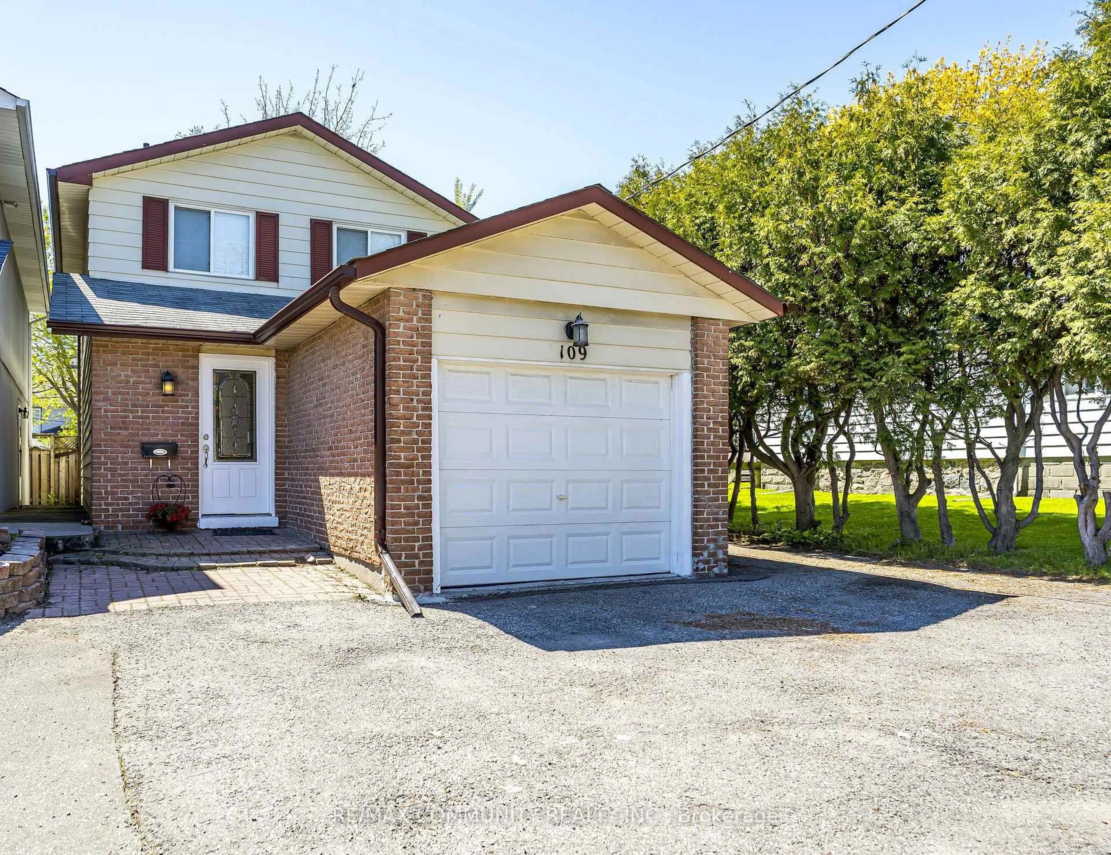 Home with brick exterior material, street for 109 Adelaide Ave, Oshawa Ontario L1G 1Z2