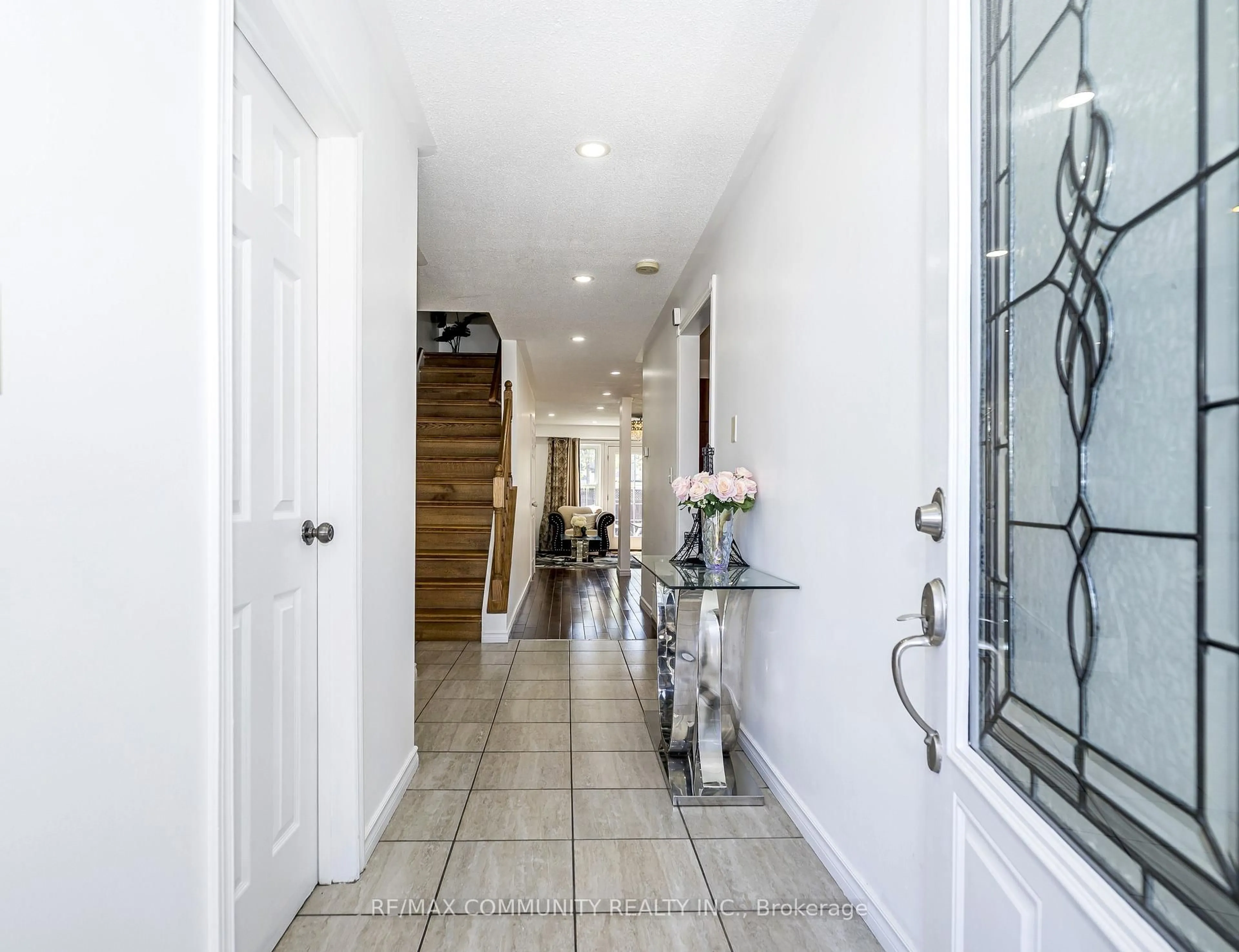 Indoor entryway for 109 Adelaide Ave, Oshawa Ontario L1G 1Z2