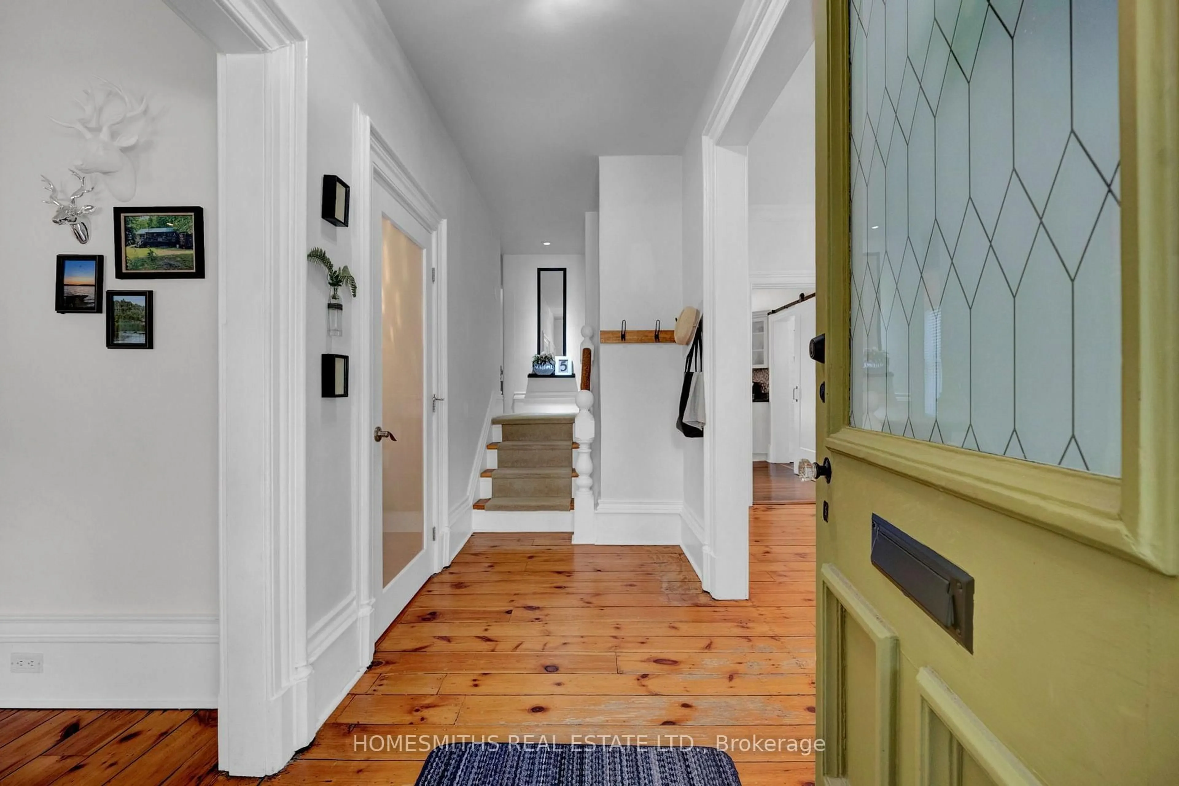 Indoor entryway for 67 Centre St, Clarington Ontario L1C 2Y2