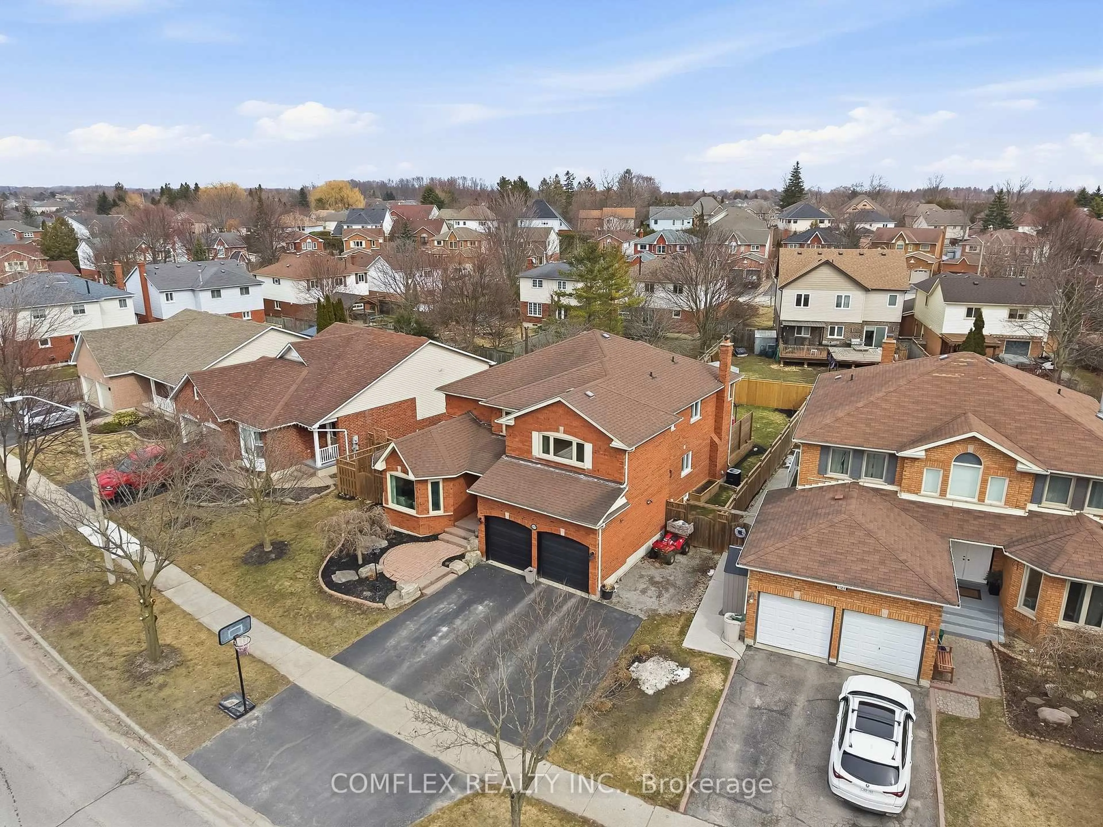 A pic from outside/outdoor area/front of a property/back of a property/a pic from drone, street for 119 Robert Adams Dr, Clarington Ontario L1E 2C4