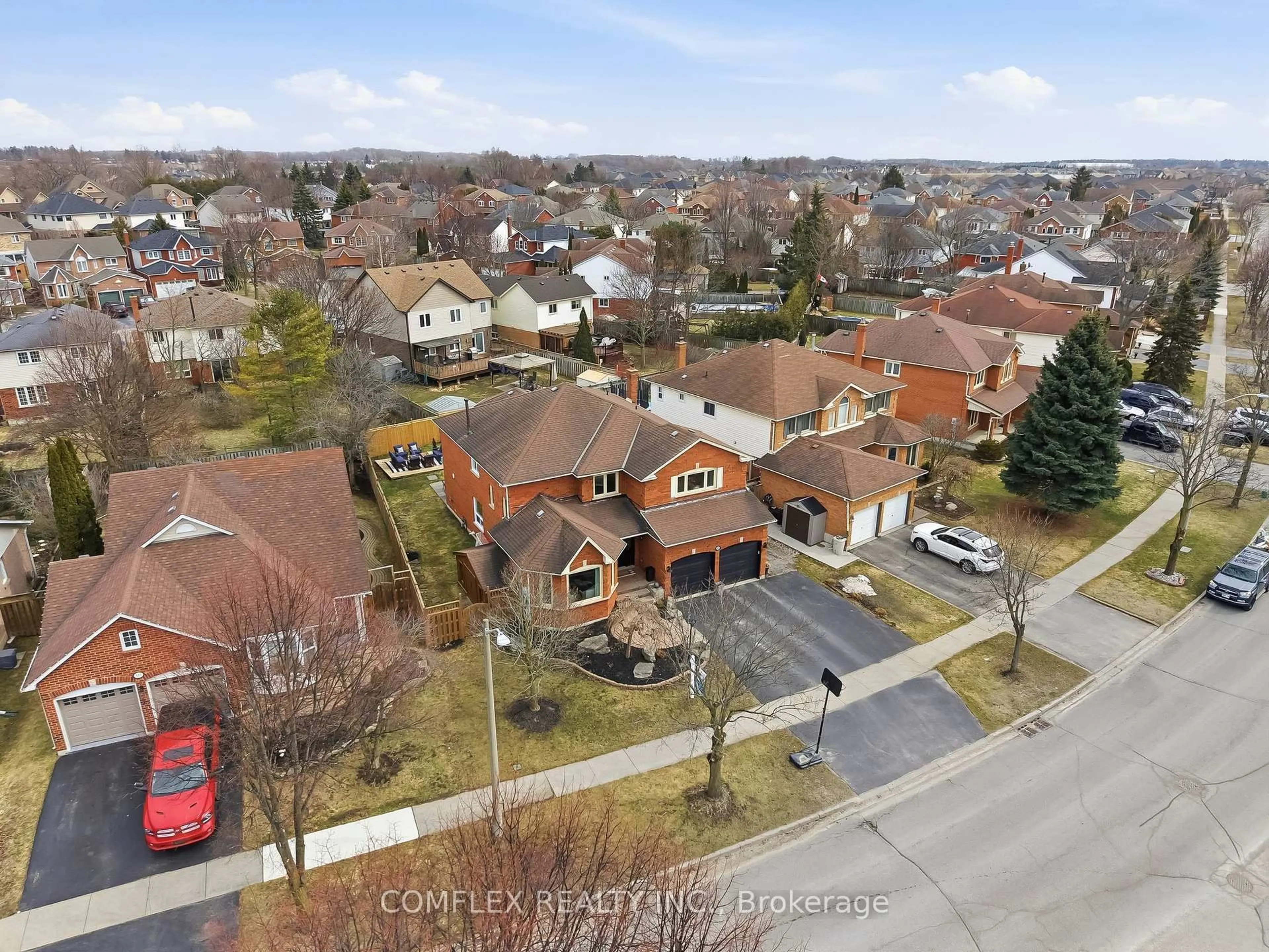 A pic from outside/outdoor area/front of a property/back of a property/a pic from drone, street for 119 Robert Adams Dr, Clarington Ontario L1E 2C4