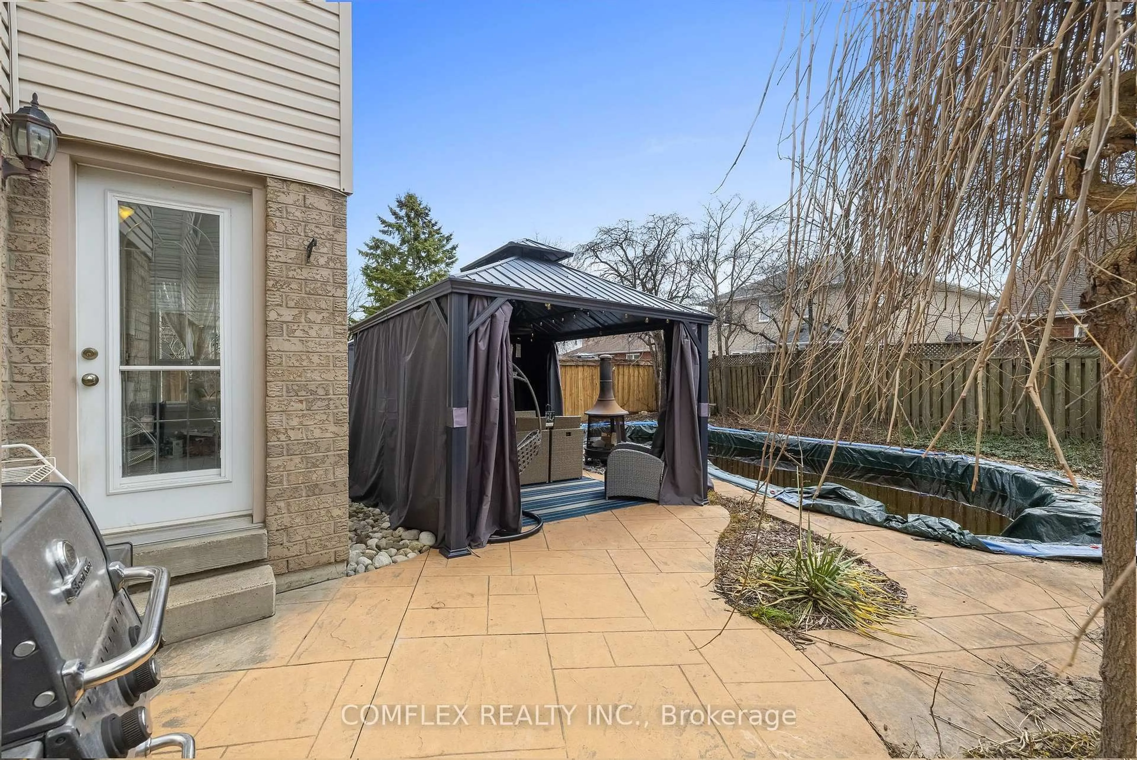 Patio, water/lake/river/ocean view for 1045 Beaver Valley Cres, Oshawa Ontario L1J 8N2
