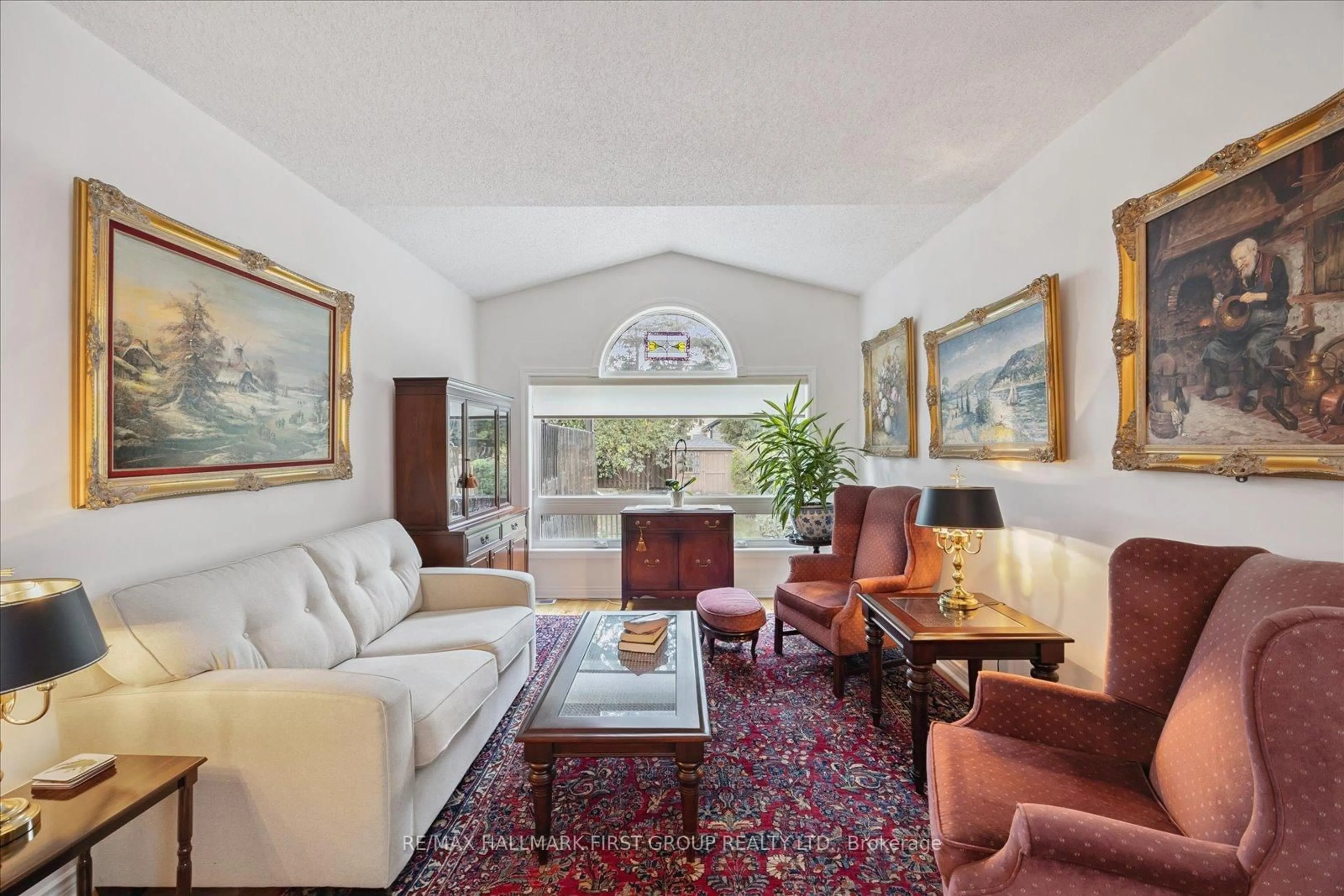 Living room with furniture, unknown for 412 Athol St, Whitby Ontario L1N 3Z6