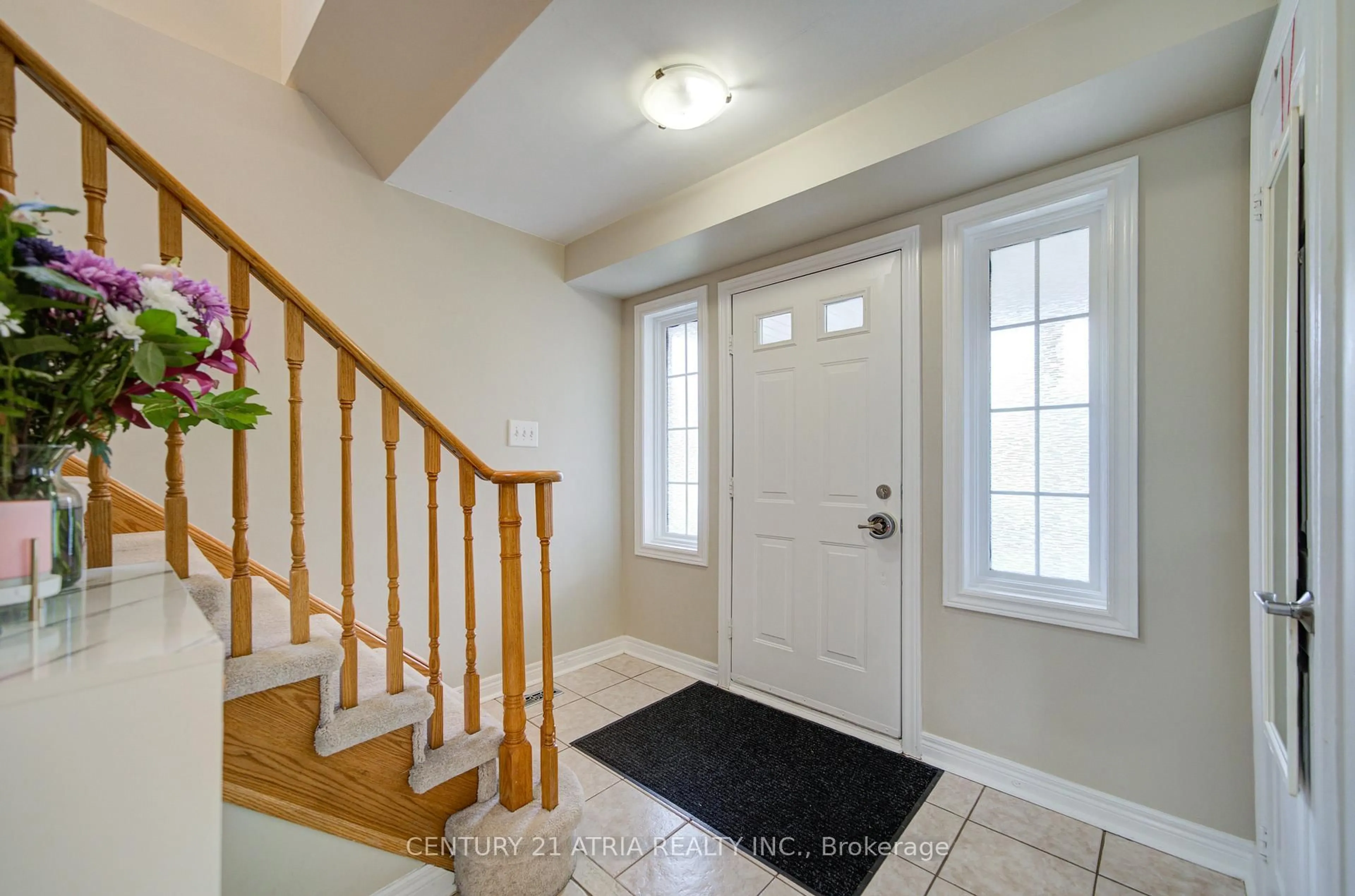 Indoor entryway for 7 Whitewater St, Whitby Ontario L1R 2S9