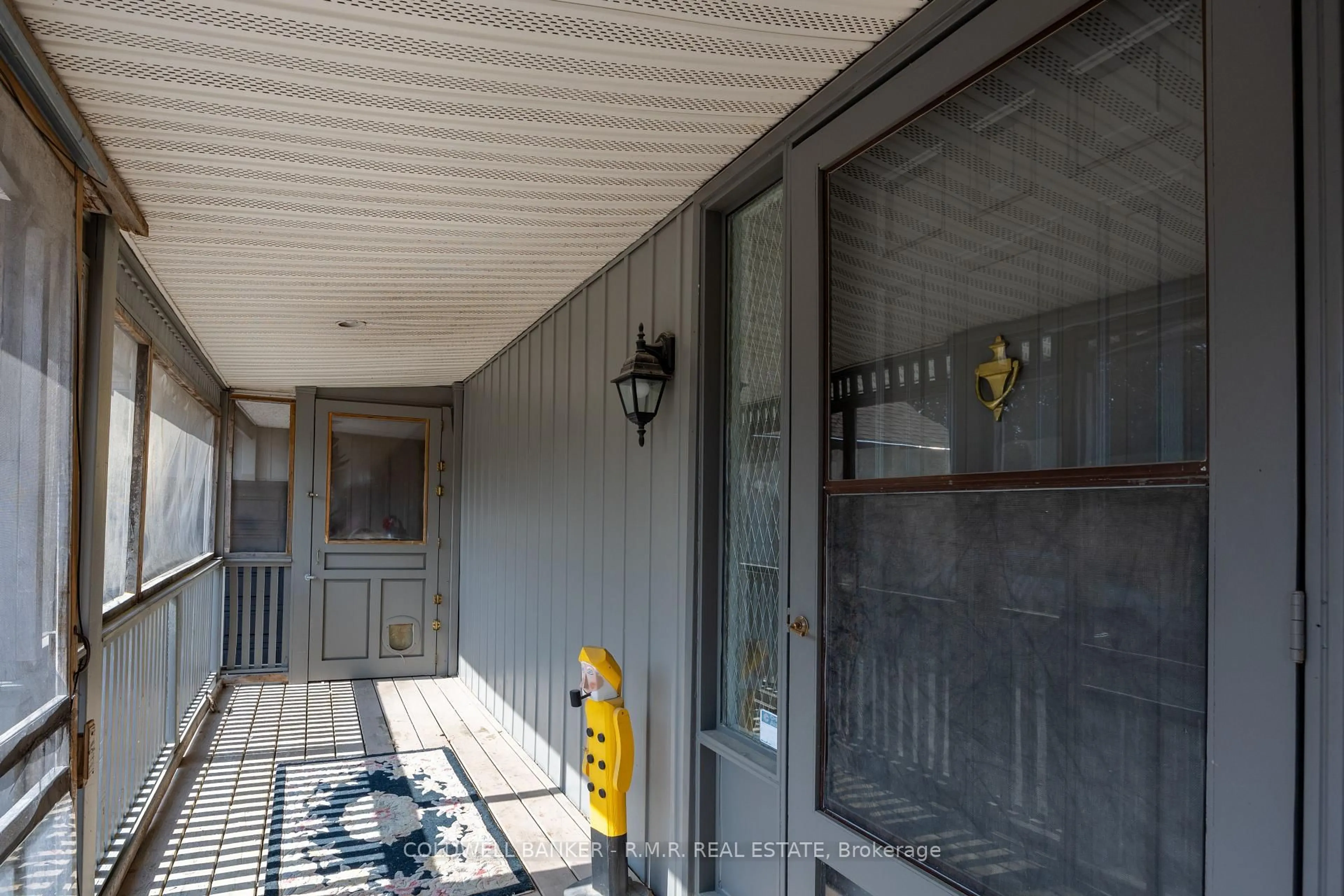 Indoor foyer for 3591 Proutt Rd, Scugog Ontario L0B 1L0