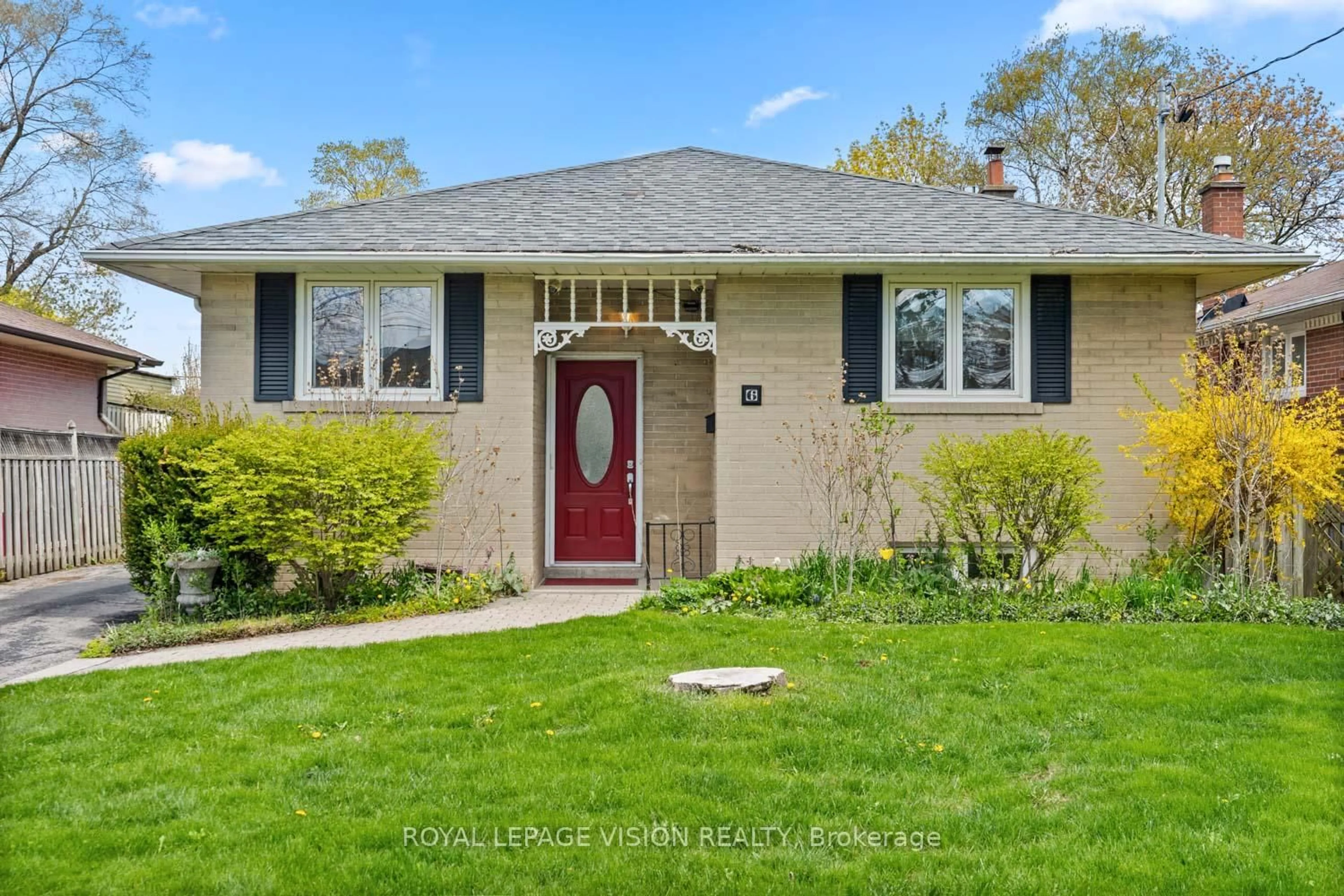 Home with vinyl exterior material, street for 6 Macduff Cres, Toronto Ontario M1M 1X5