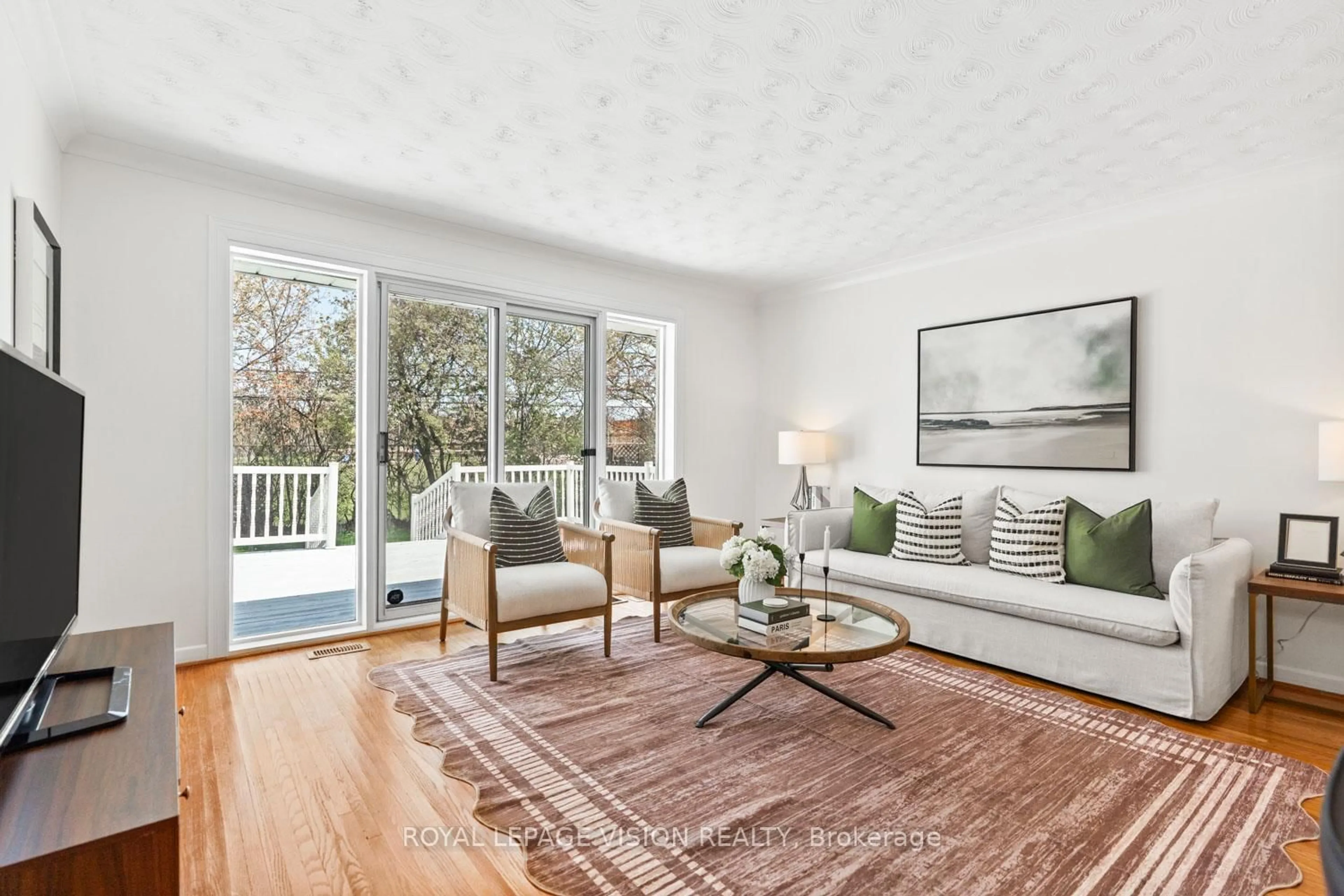 Living room with furniture, unknown for 6 Macduff Cres, Toronto Ontario M1M 1X5