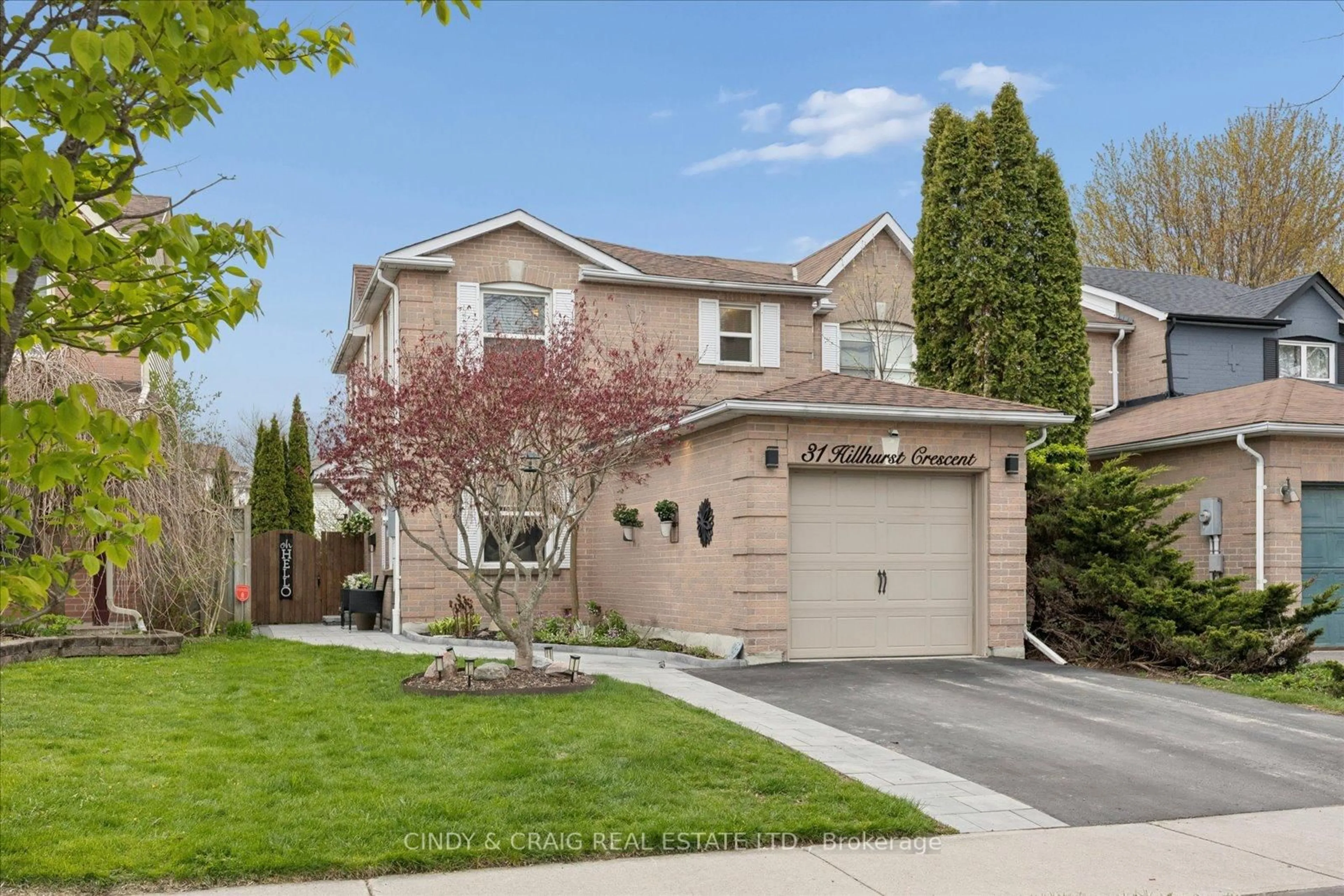 Home with brick exterior material, street for 31 Hillhurst Cres, Clarington Ontario L1E 2A4