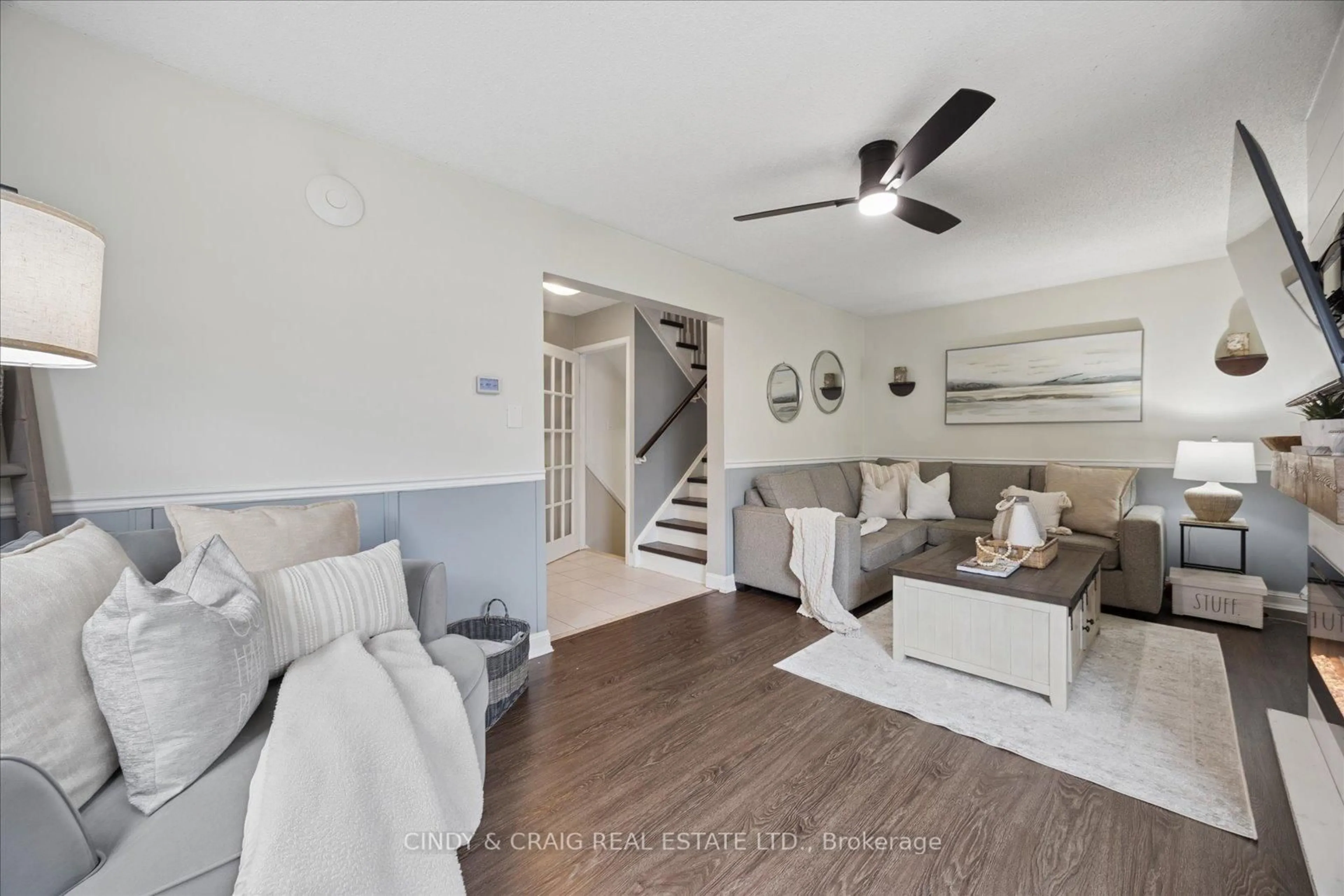 Living room with furniture, unknown for 31 Hillhurst Cres, Clarington Ontario L1E 2A4