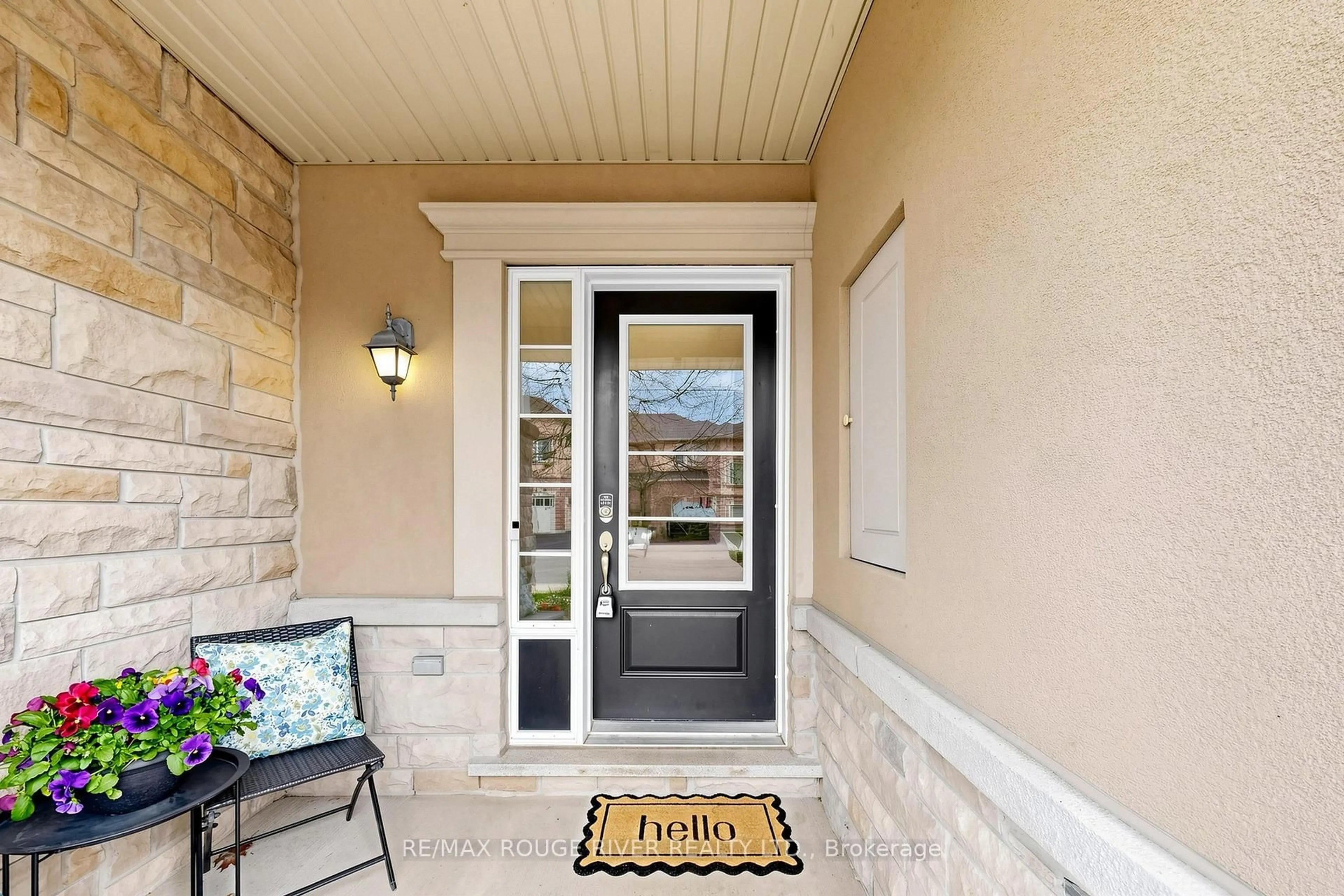 Indoor entryway for 19 Portwine Dr, Toronto Ontario M1C 0C8