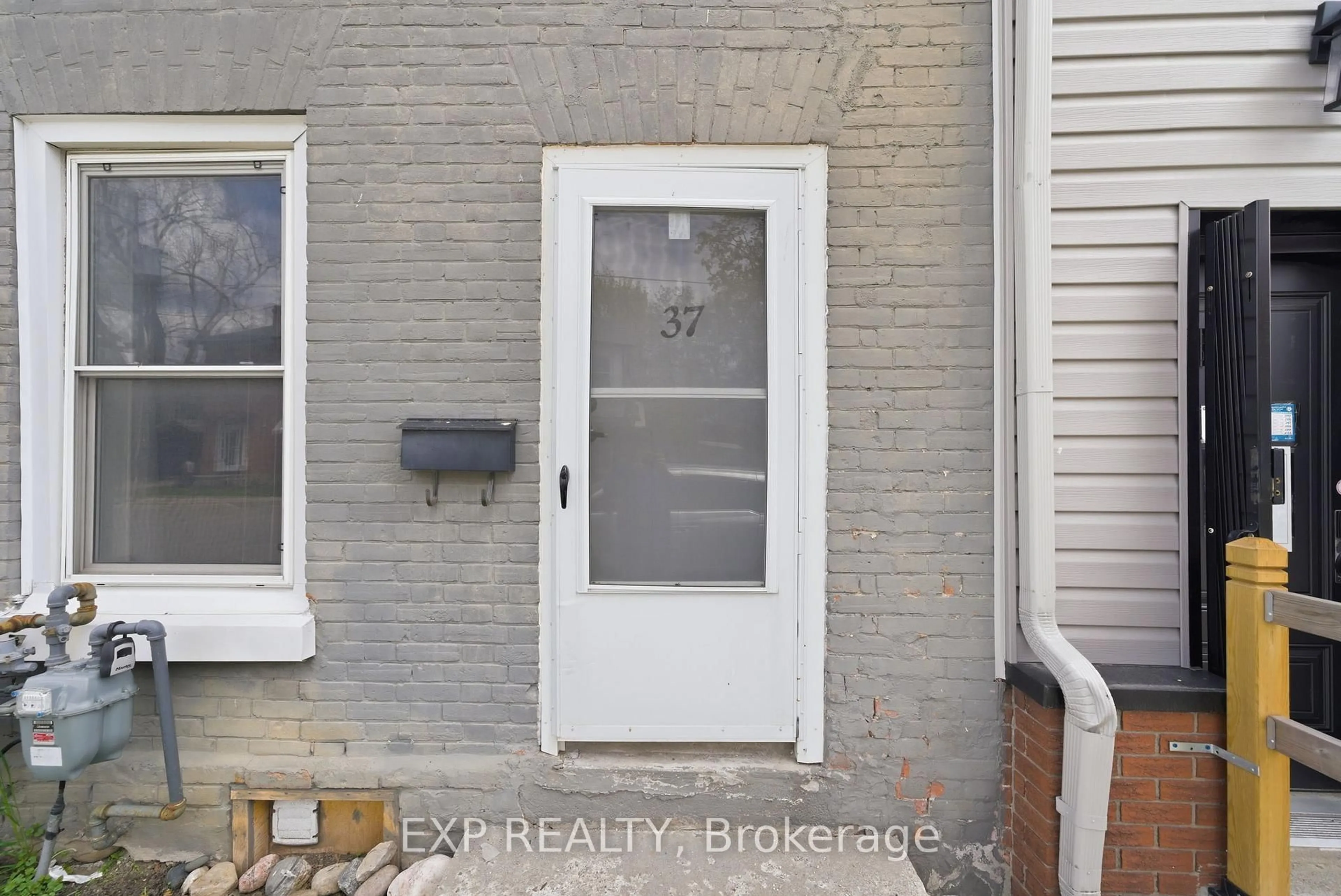 Indoor entryway for 35-37 Ontario St, Clarington Ontario L1C 2S4