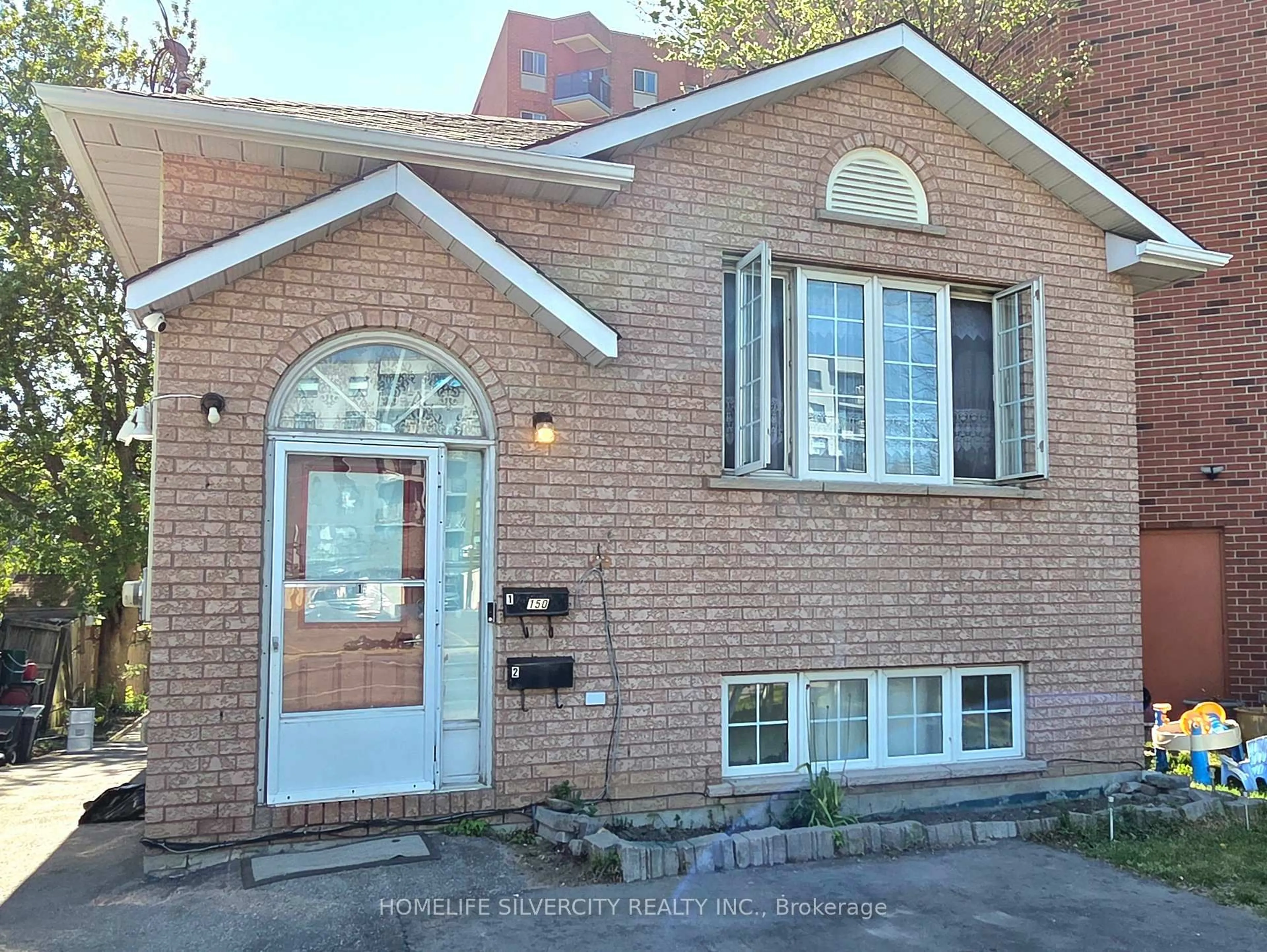Home with brick exterior material, street for 150 Centre St, Oshawa Ontario L1H 4A4