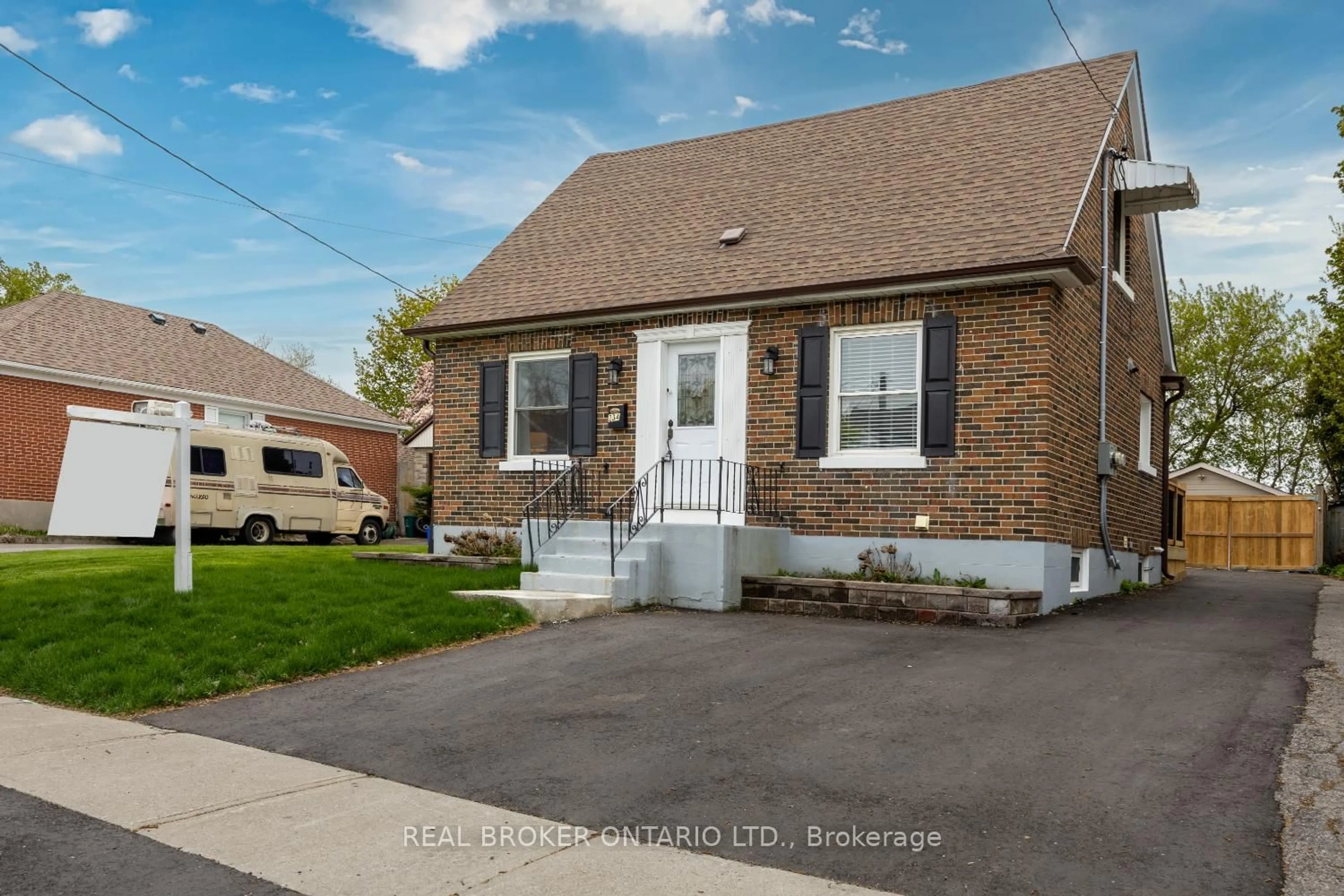 Home with vinyl exterior material, street for 234 Oshawa Blvd, Oshawa Ontario L1G 5S9