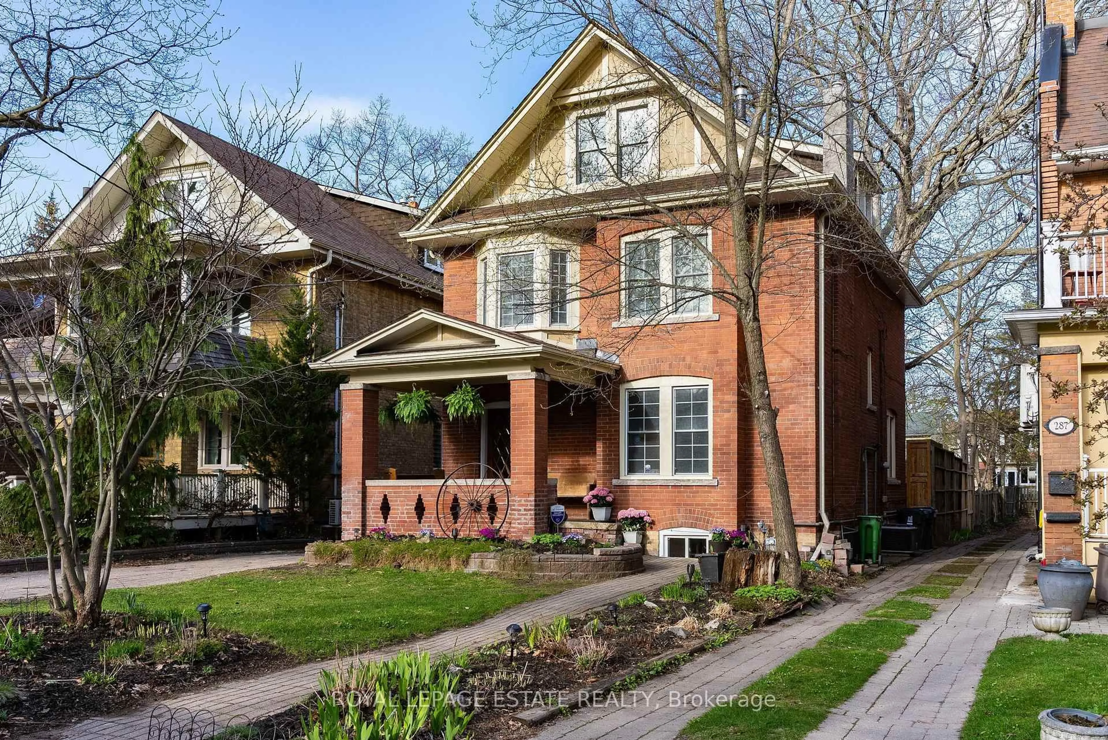 Home with brick exterior material, street for 289 Beech Ave, Toronto Ontario M4E 3J1