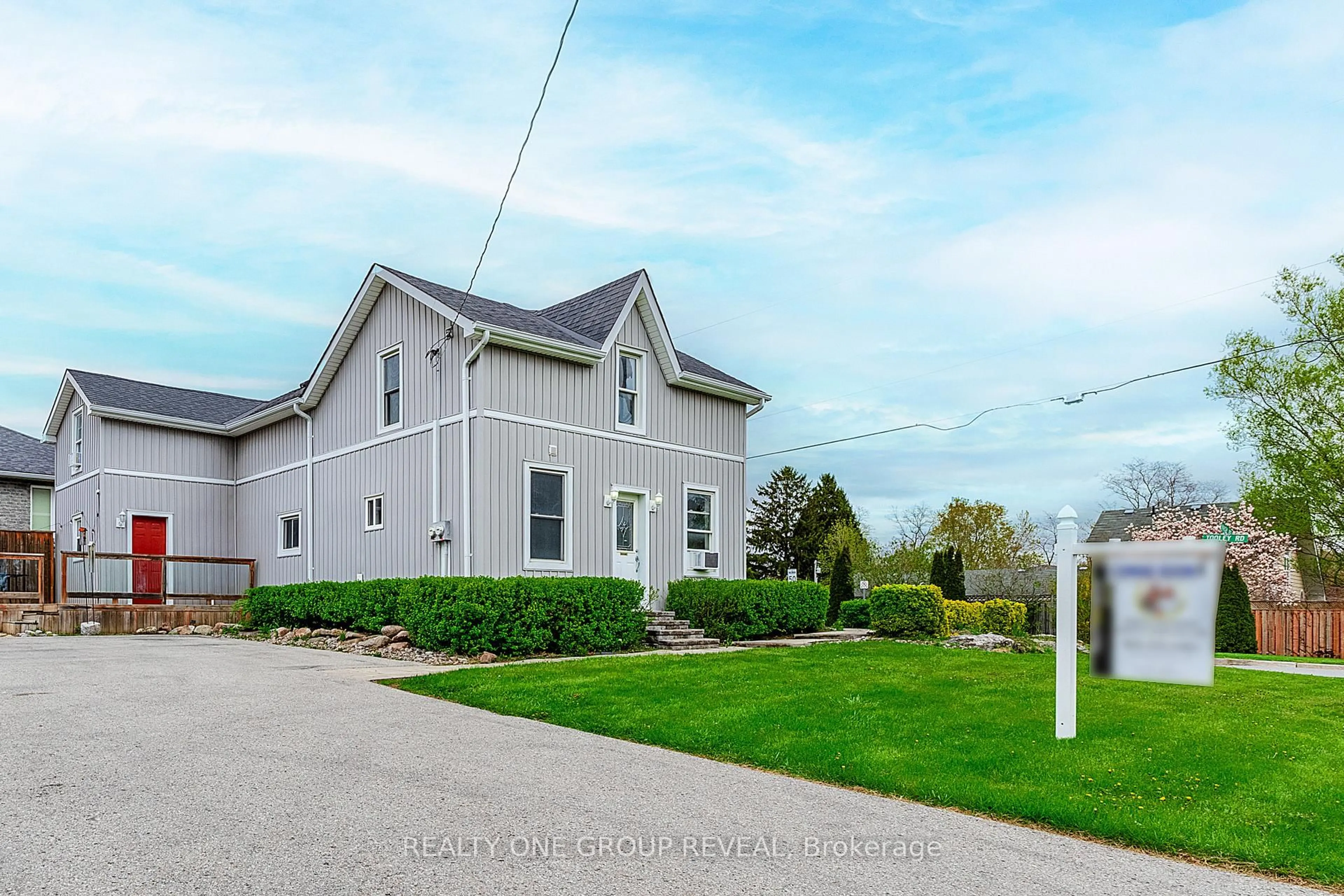 Home with vinyl exterior material, street for 1524 Nash Rd, Clarington Ontario L1E 2K8