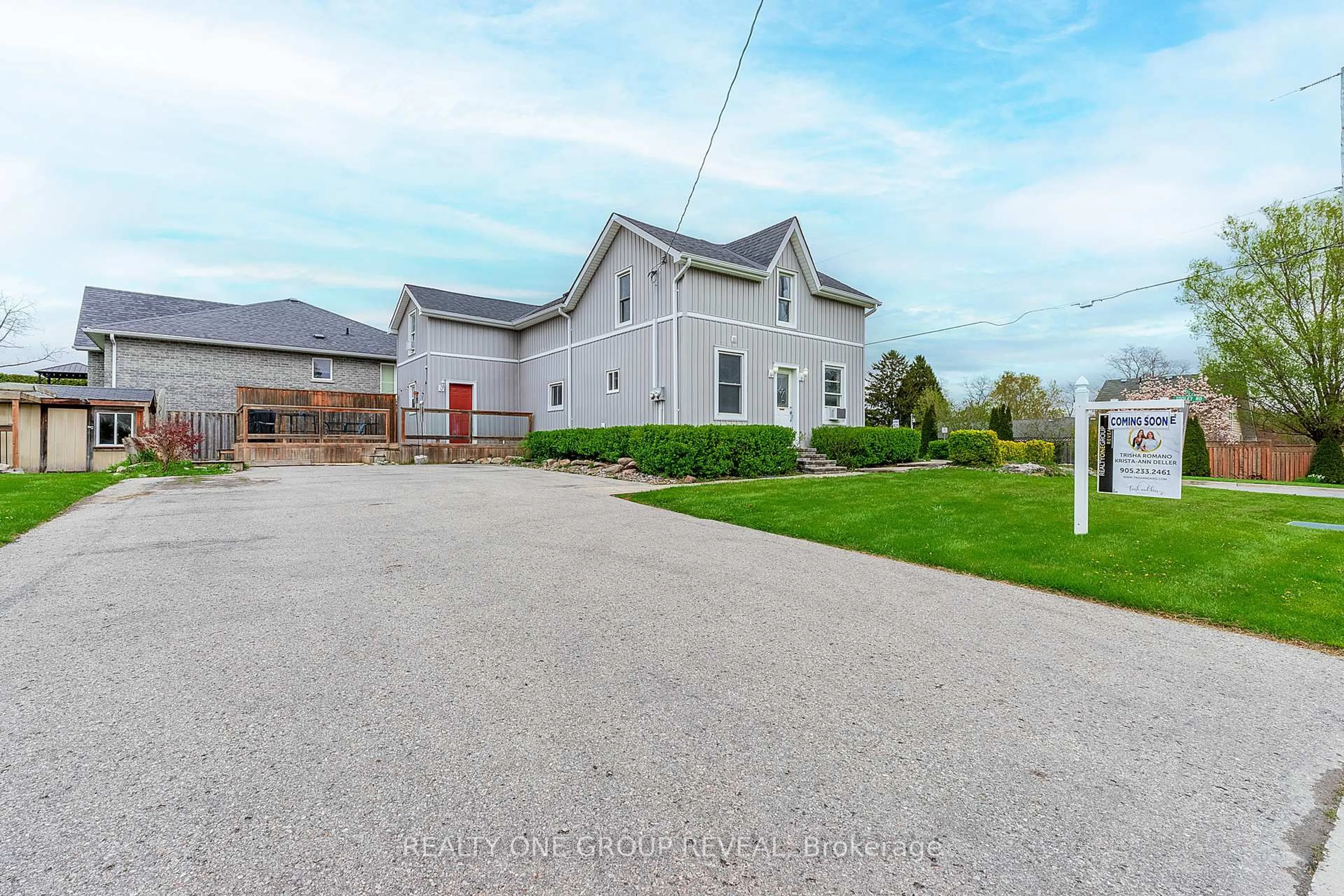 A pic from outside/outdoor area/front of a property/back of a property/a pic from drone, street for 1524 Nash Rd, Clarington Ontario L1E 2K8