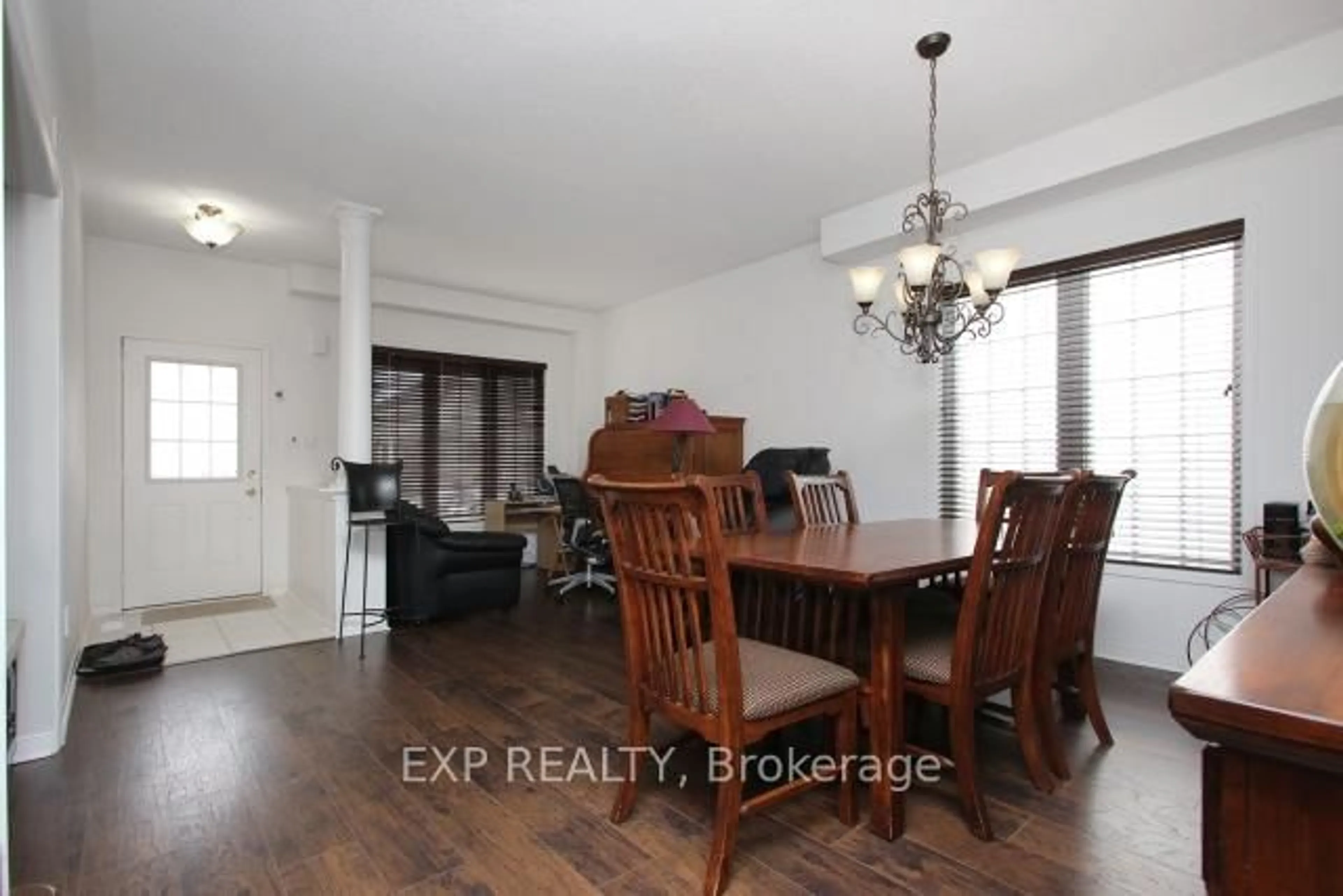 Dining room, wood/laminate floor for 1335 Langley Circ, Oshawa Ontario L1K 0E2