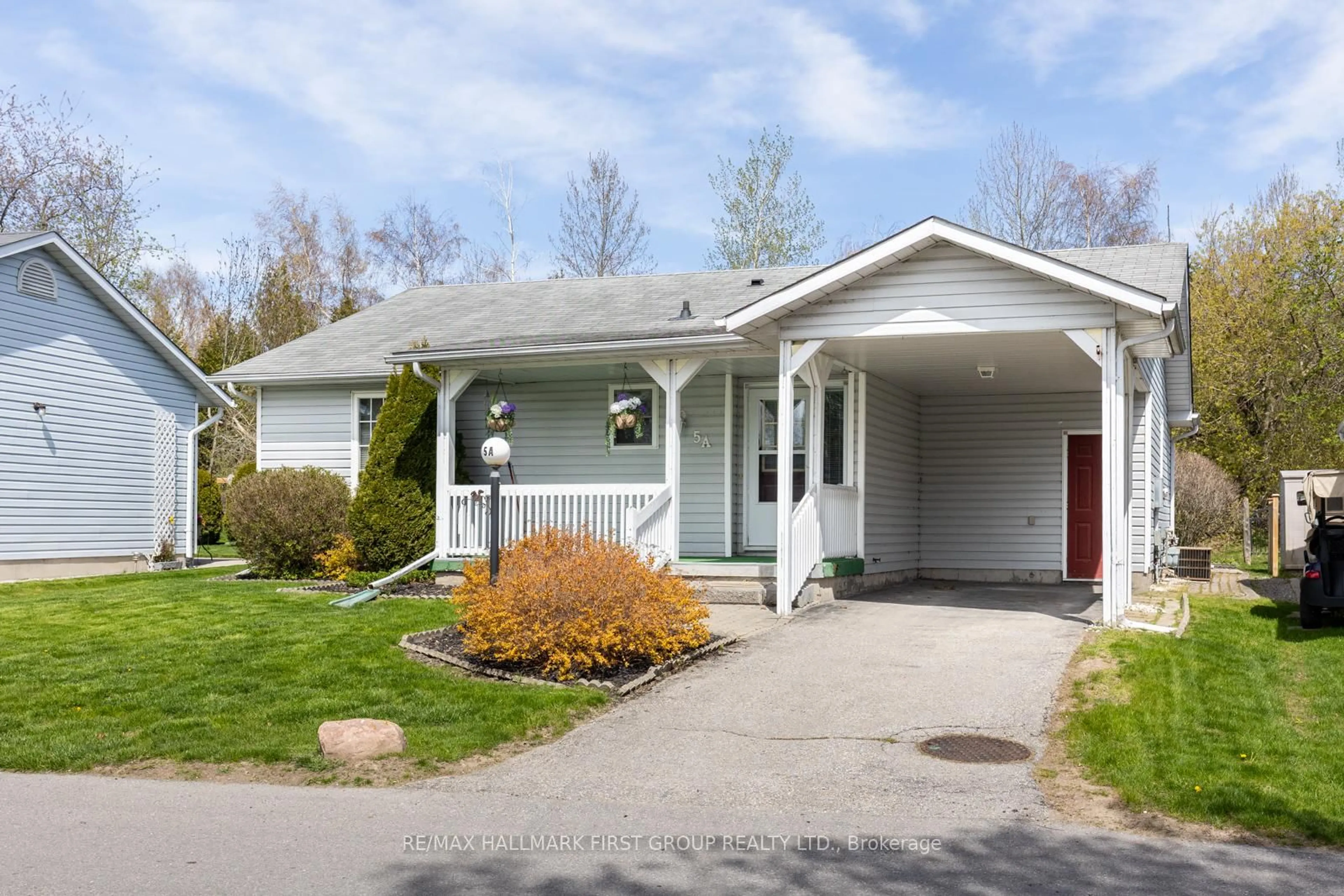 Home with vinyl exterior material, street for 5A Fairway Dr, Clarington Ontario L1B 1B6
