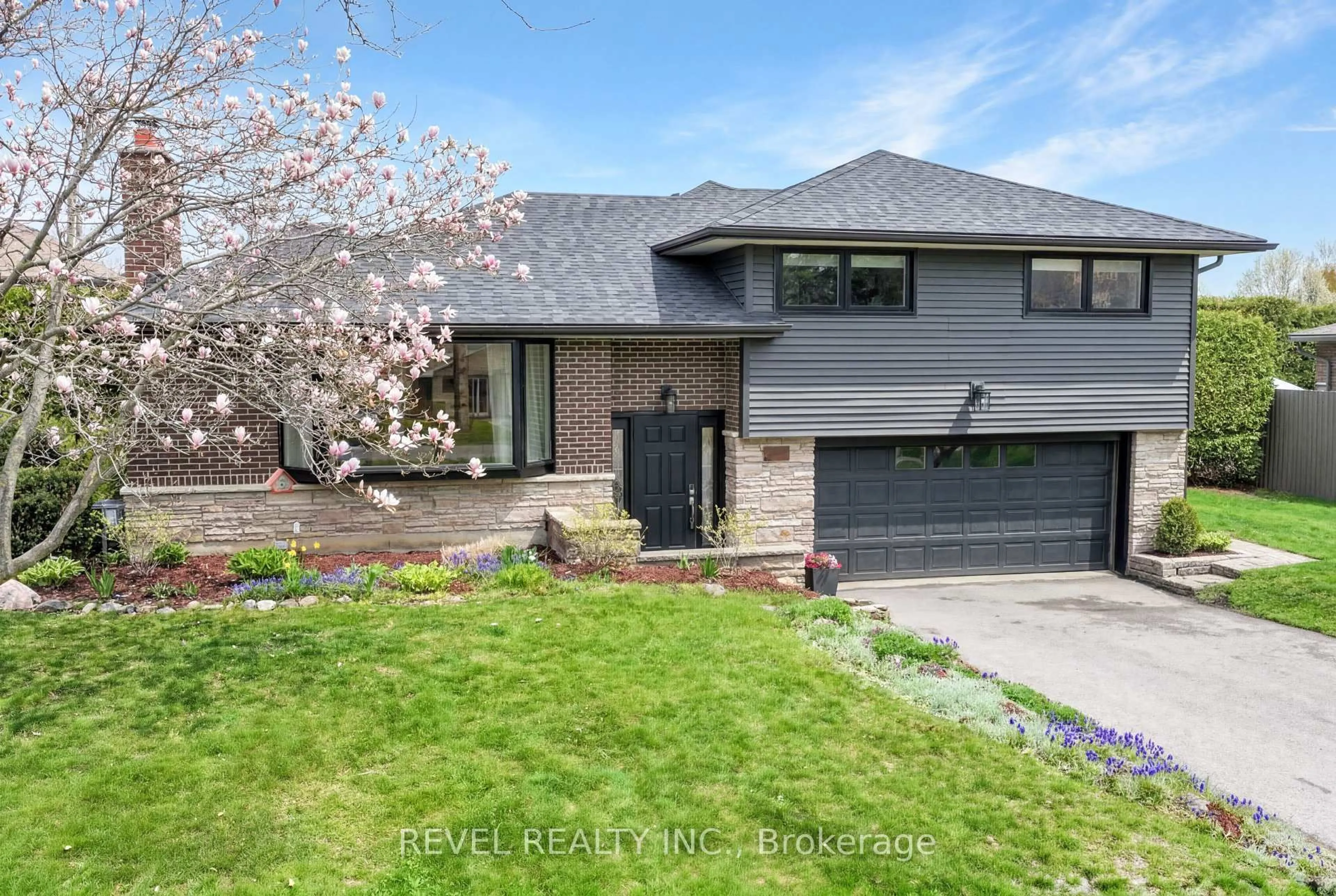 Home with brick exterior material, street for 336 Meadow St, Oshawa Ontario L1L 1A3