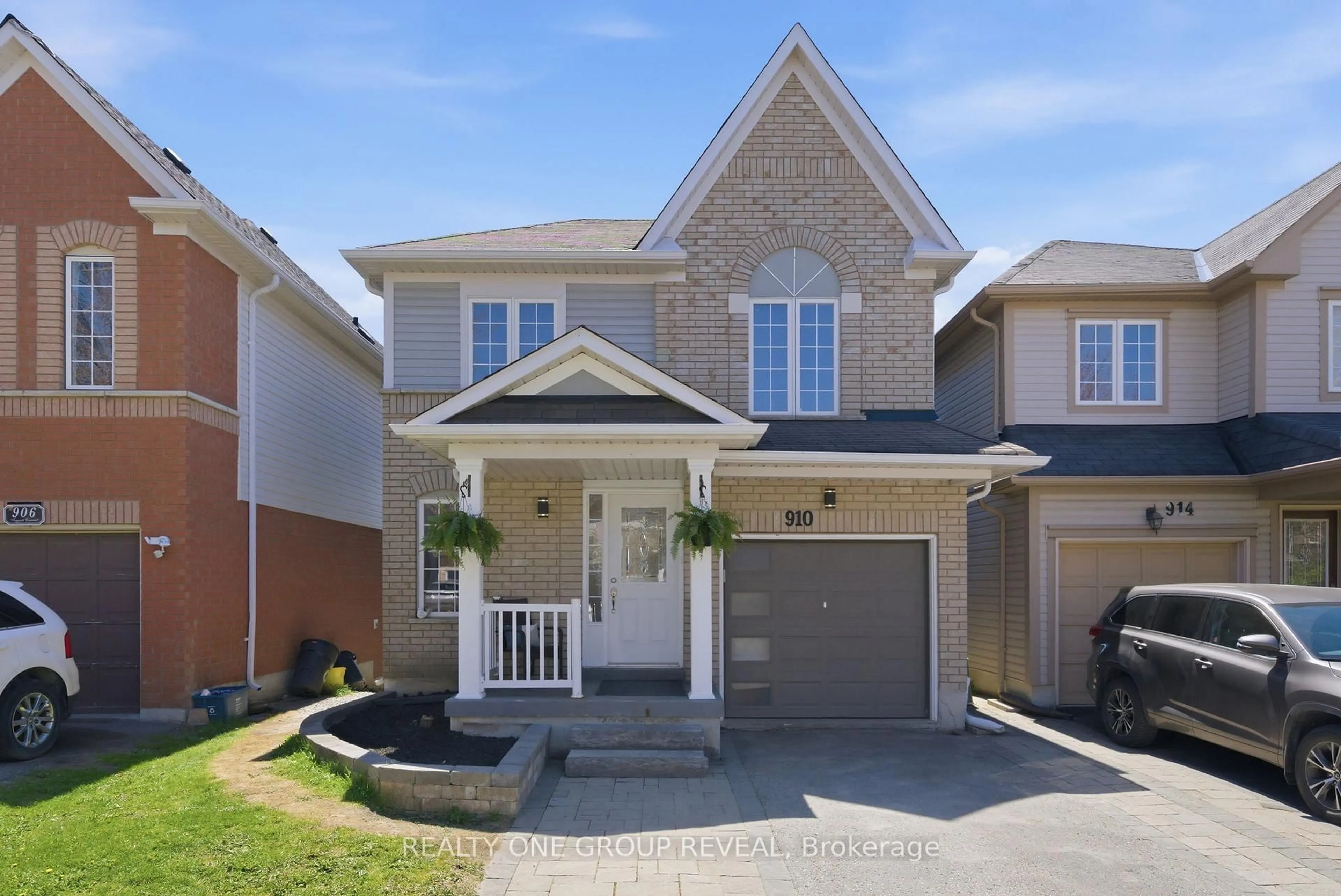 Home with brick exterior material, street for 910 Taggart Cres, Oshawa Ontario L1K 0E5