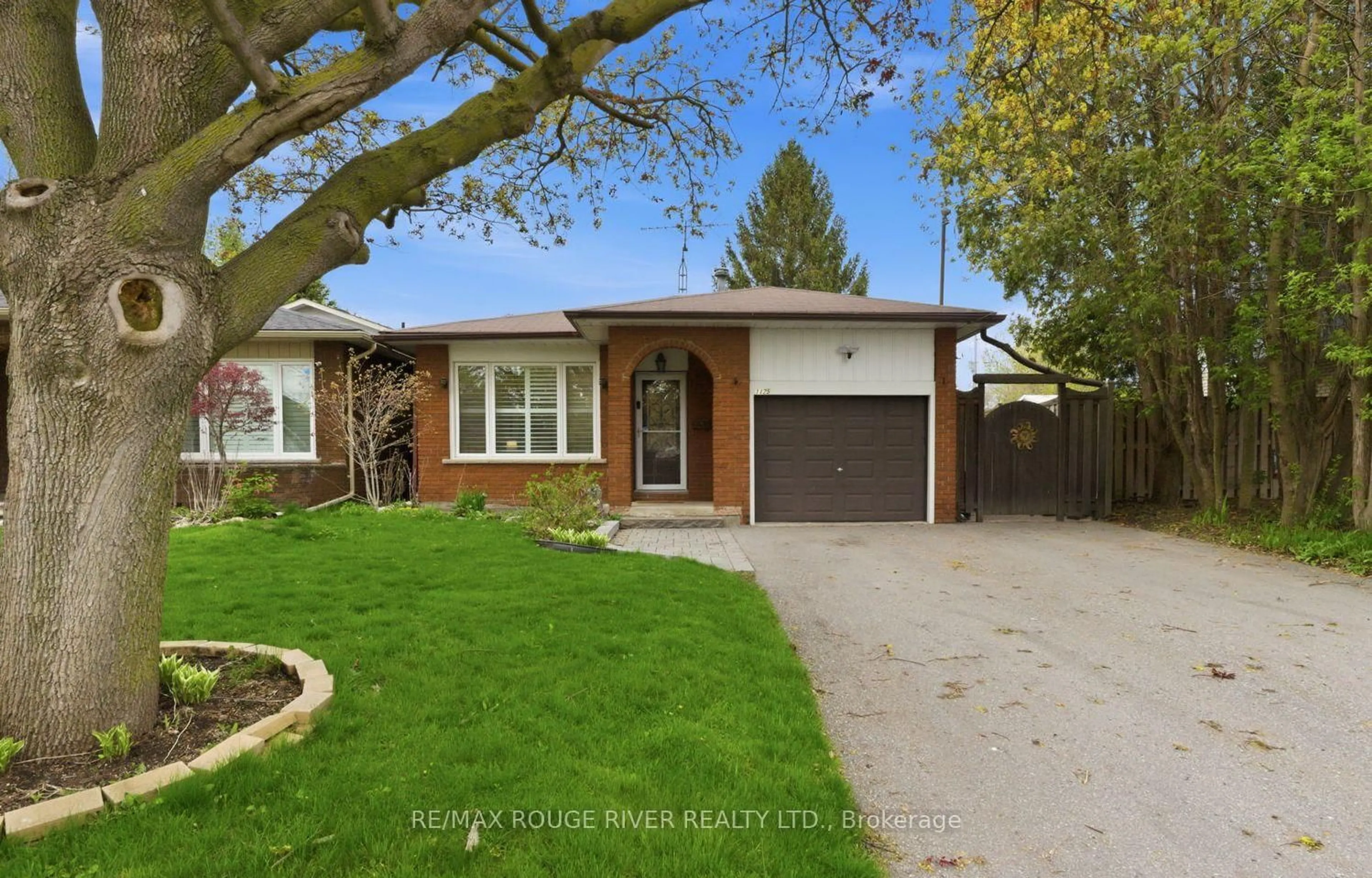 Home with brick exterior material, street for 1125 Byron St, Whitby Ontario L1N 4S4