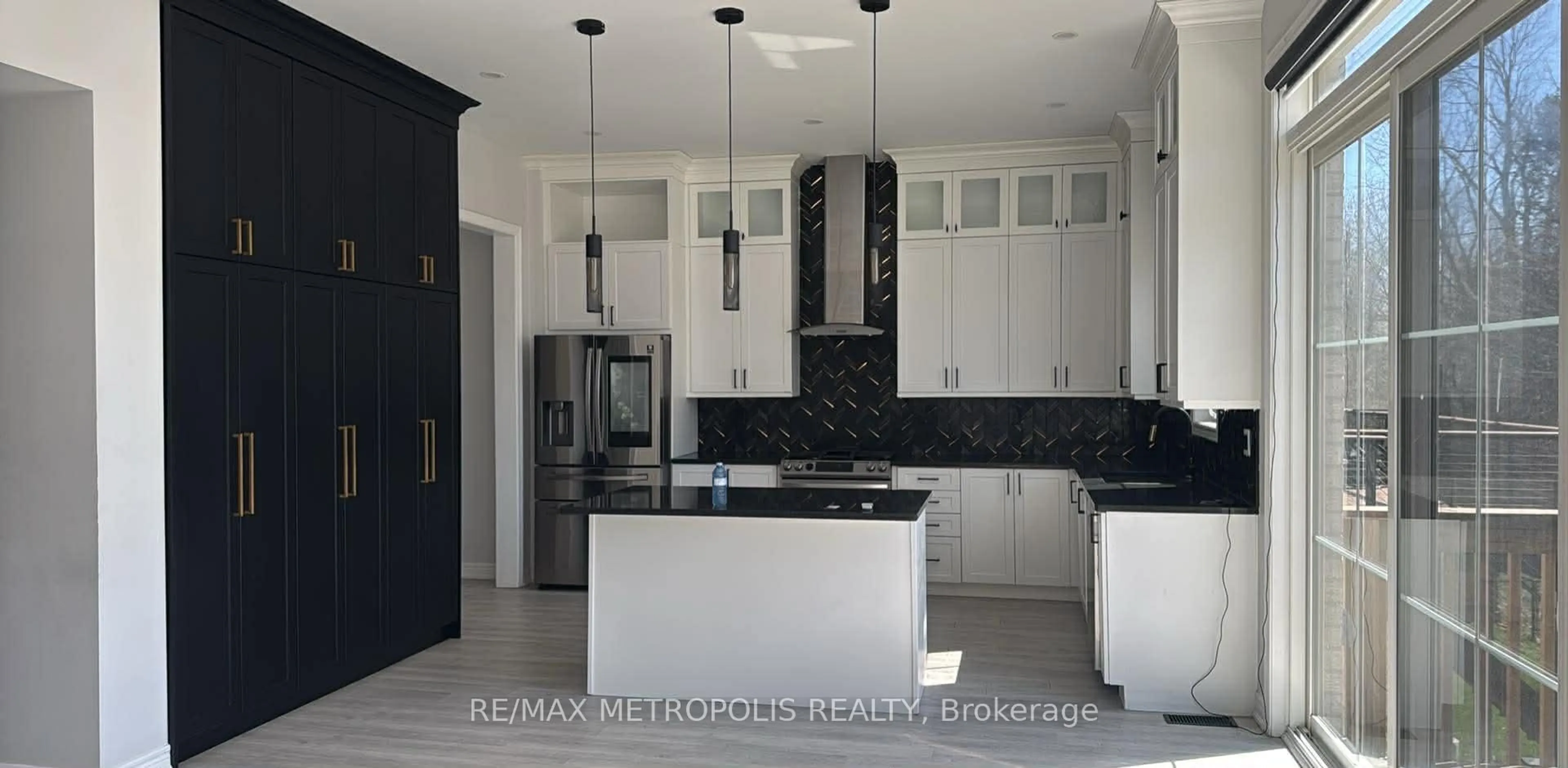 Contemporary kitchen, ceramic/tile floor for 133 Auckland Dr, Whitby Ontario L1P 0H4