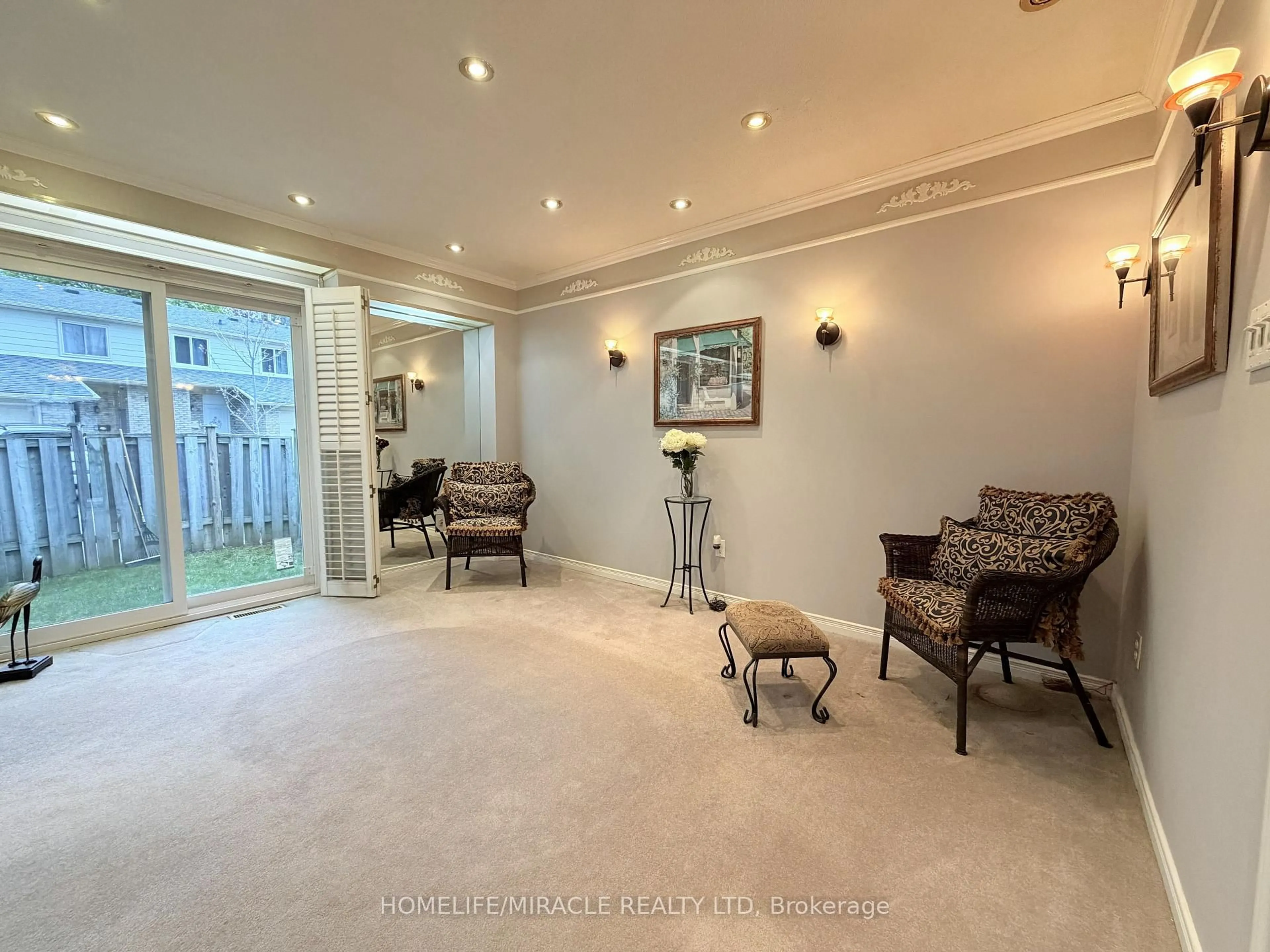 Indoor foyer for 50 Blackwell Ave #56, Toronto Ontario M1B 1K2
