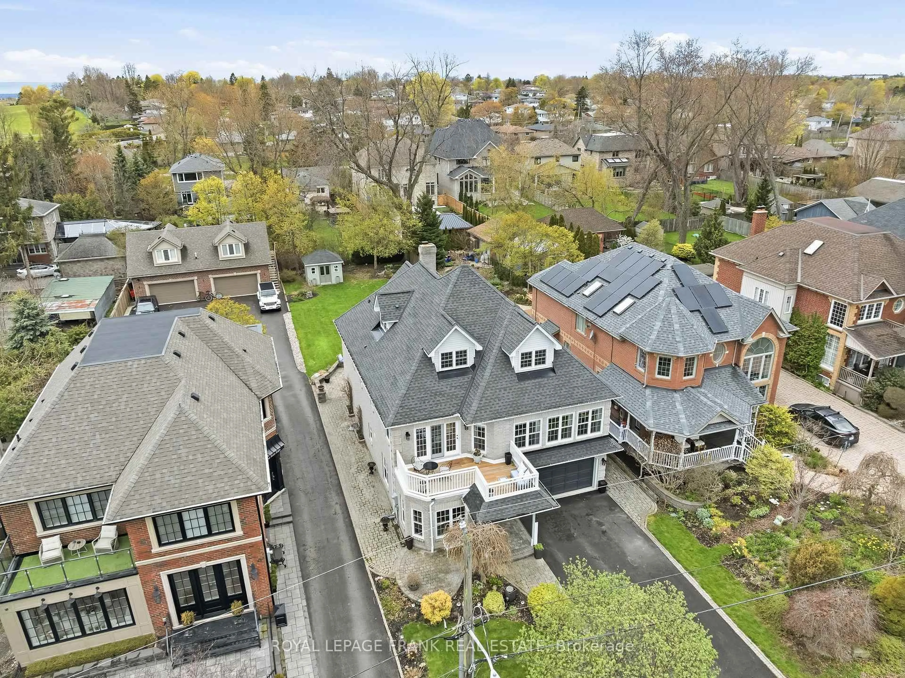 A pic from outside/outdoor area/front of a property/back of a property/a pic from drone, street for 470 Poplar Ave, Ajax Ontario L1S 1E8