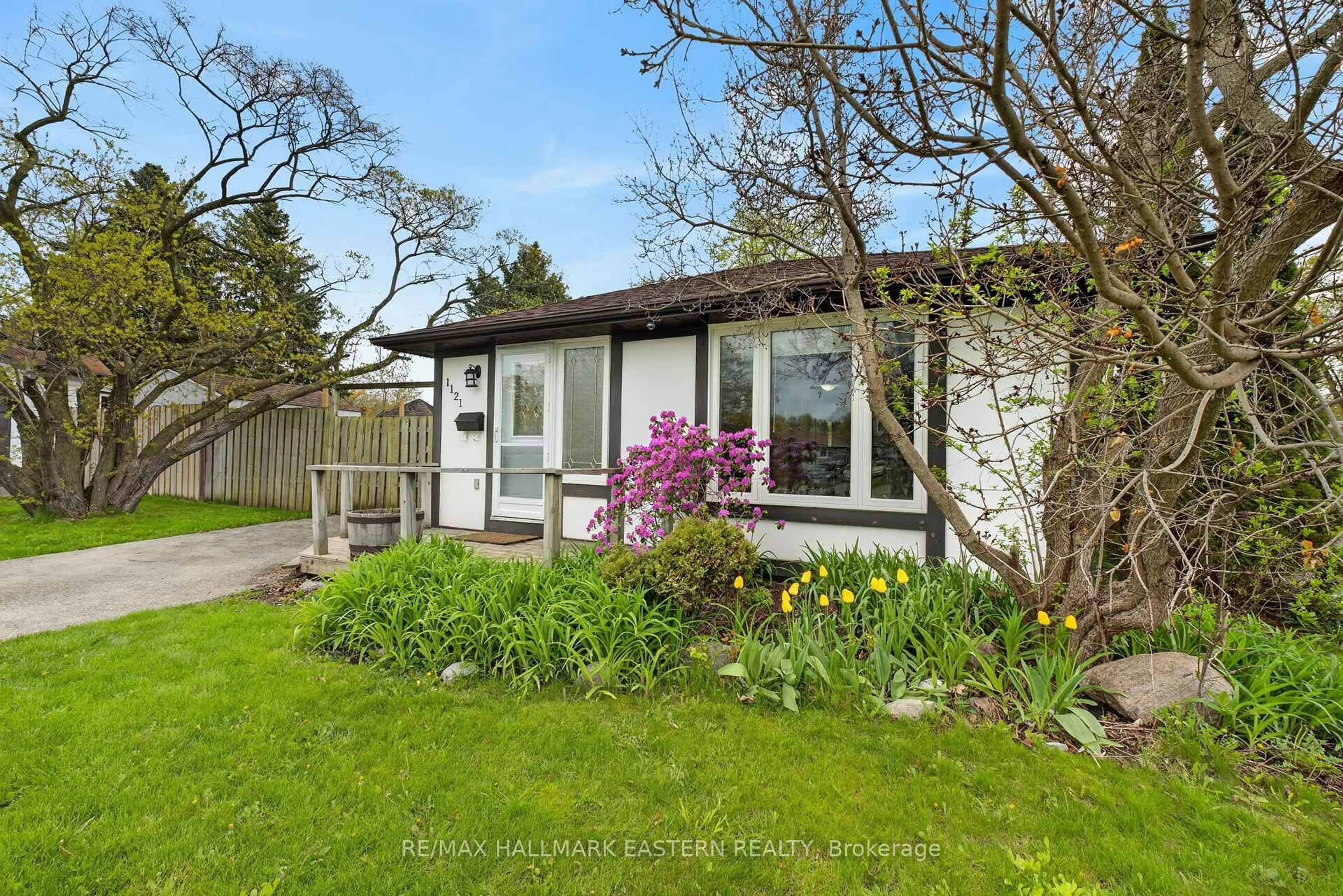 Unknown for 1121 Norman Cres, Oshawa Ontario L1H 7W9